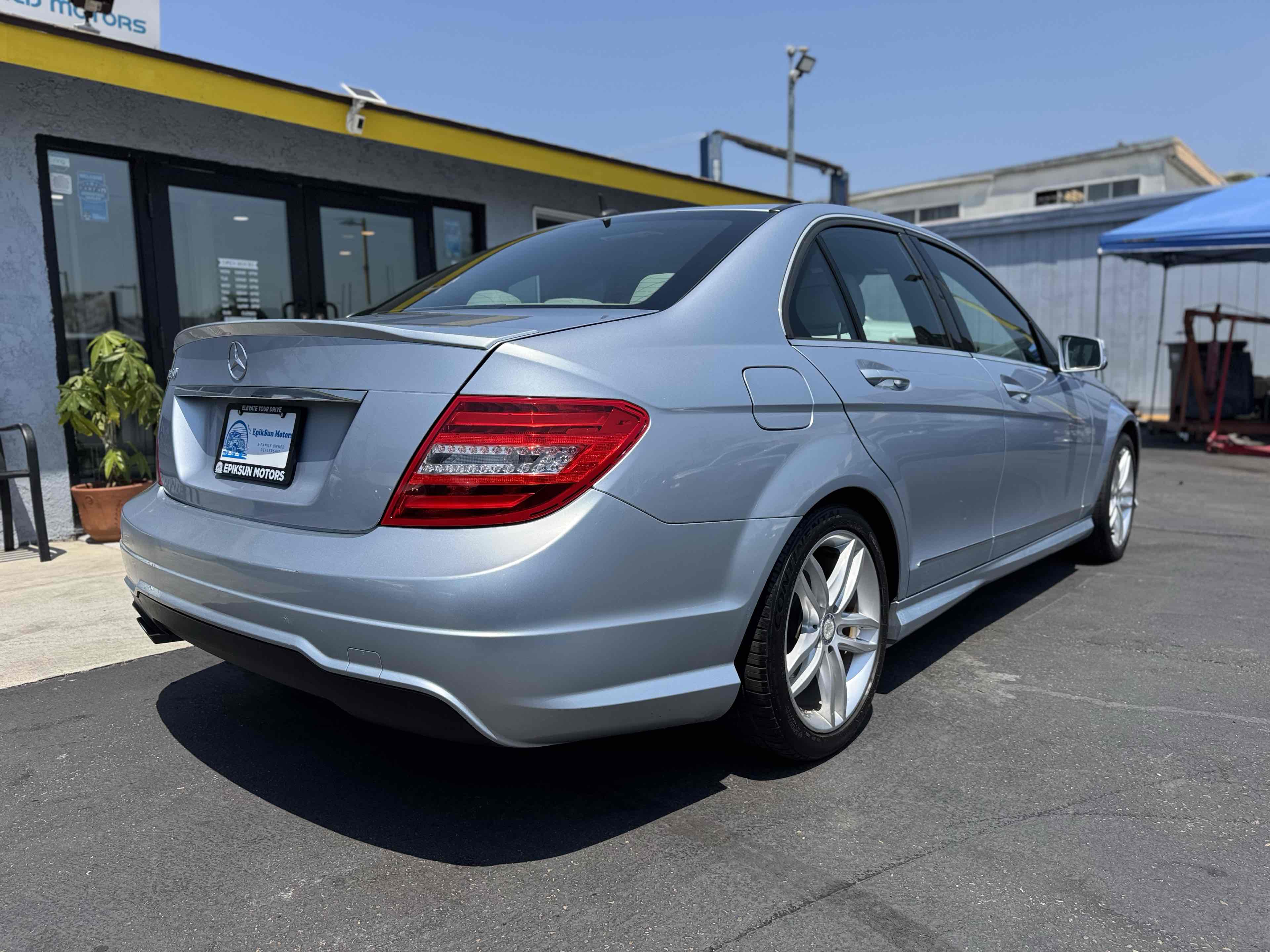2013 Mercedes Benz C 250 Luxury Sedan photo 4