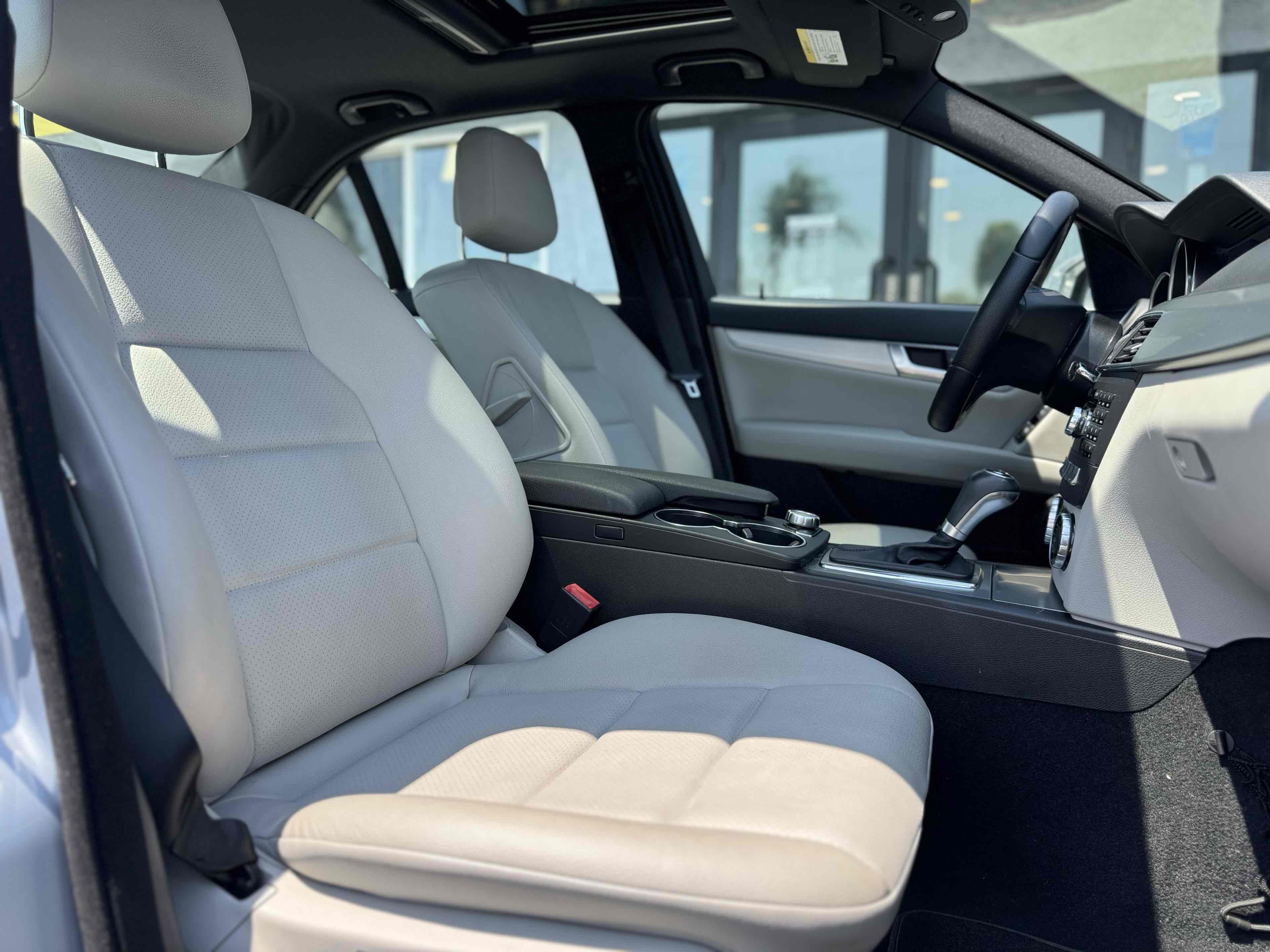 2013 Mercedes Benz C 250 Luxury Sedan photo 16