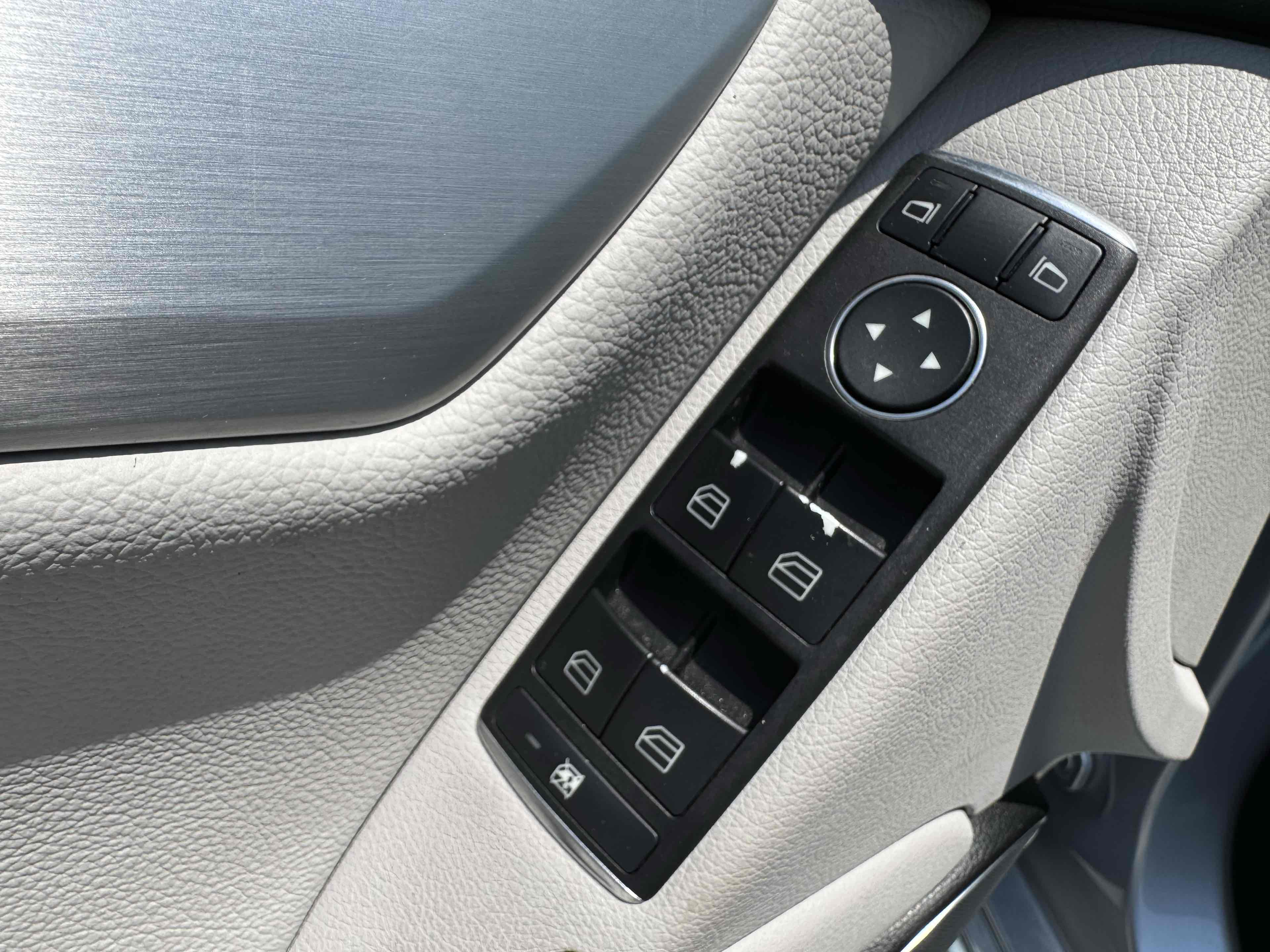 2013 Mercedes Benz C 250 Luxury Sedan photo 29
