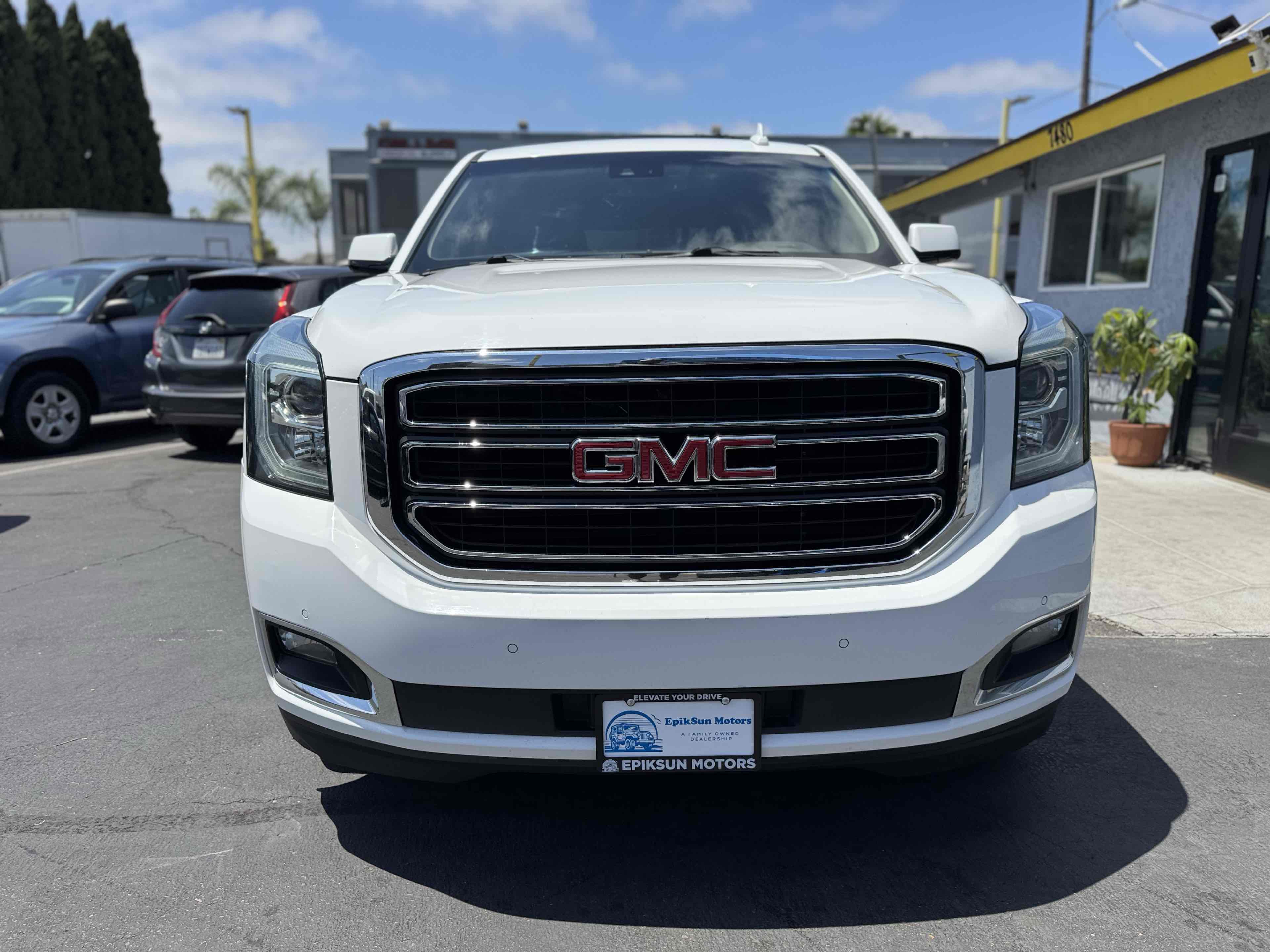 2019 Gmc Yukon SLT photo 2
