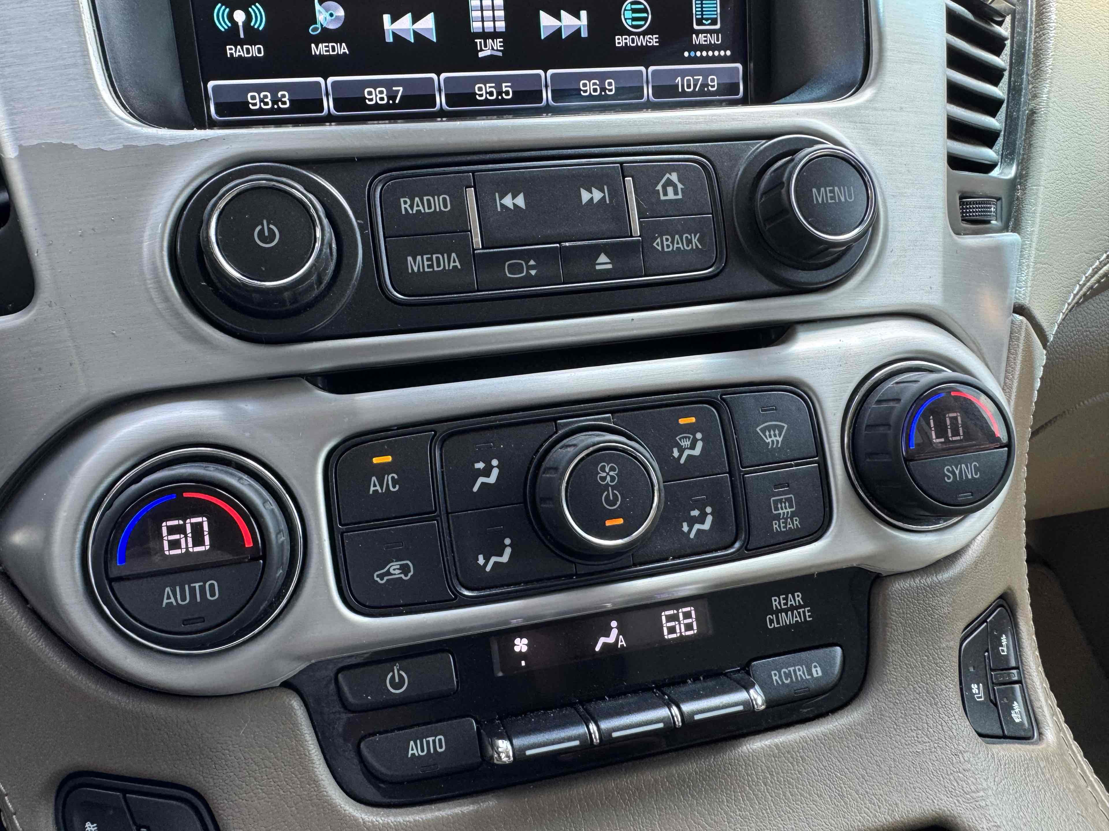 2019 Gmc Yukon SLT photo 24