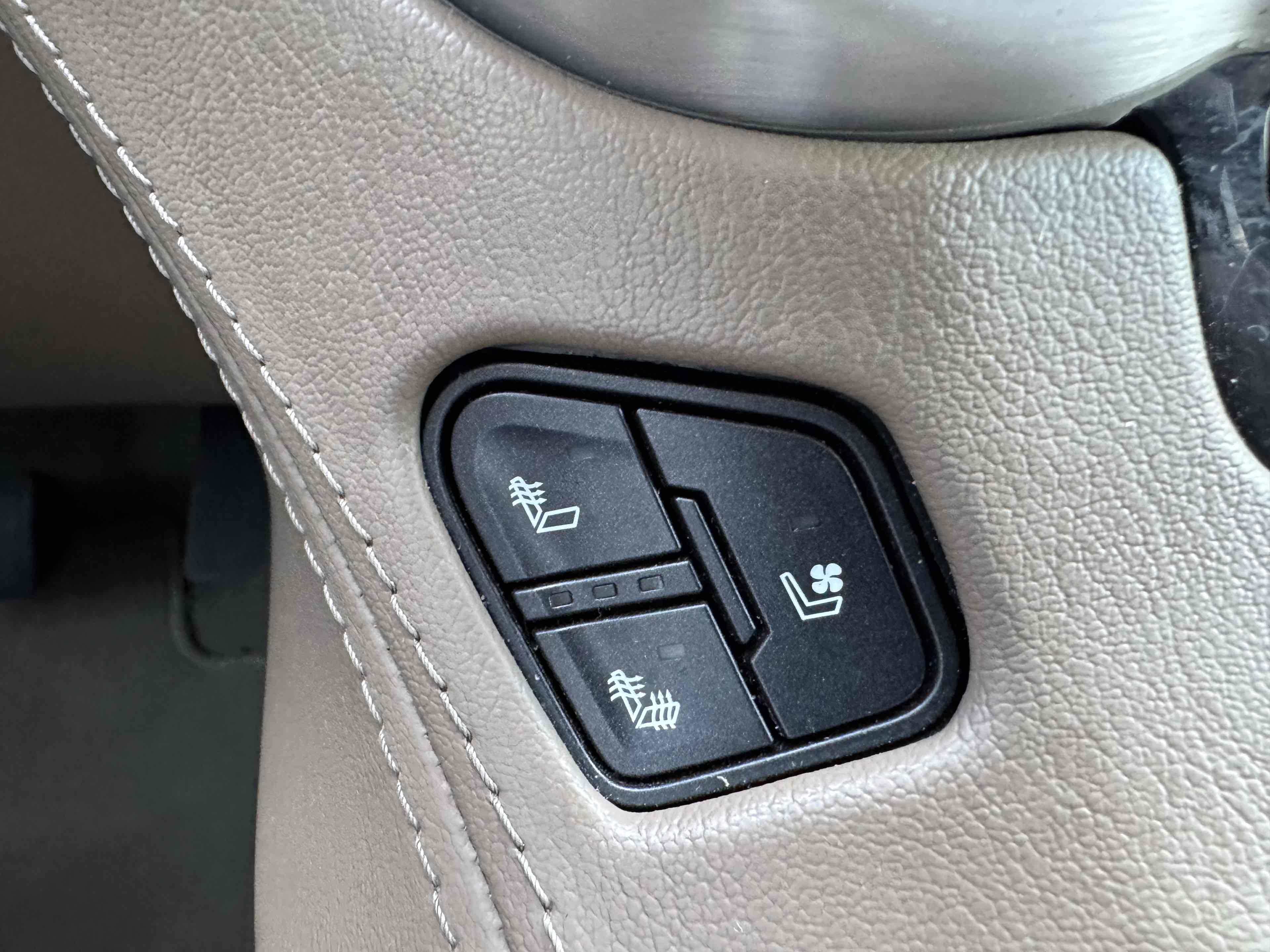 2019 Gmc Yukon SLT photo 25