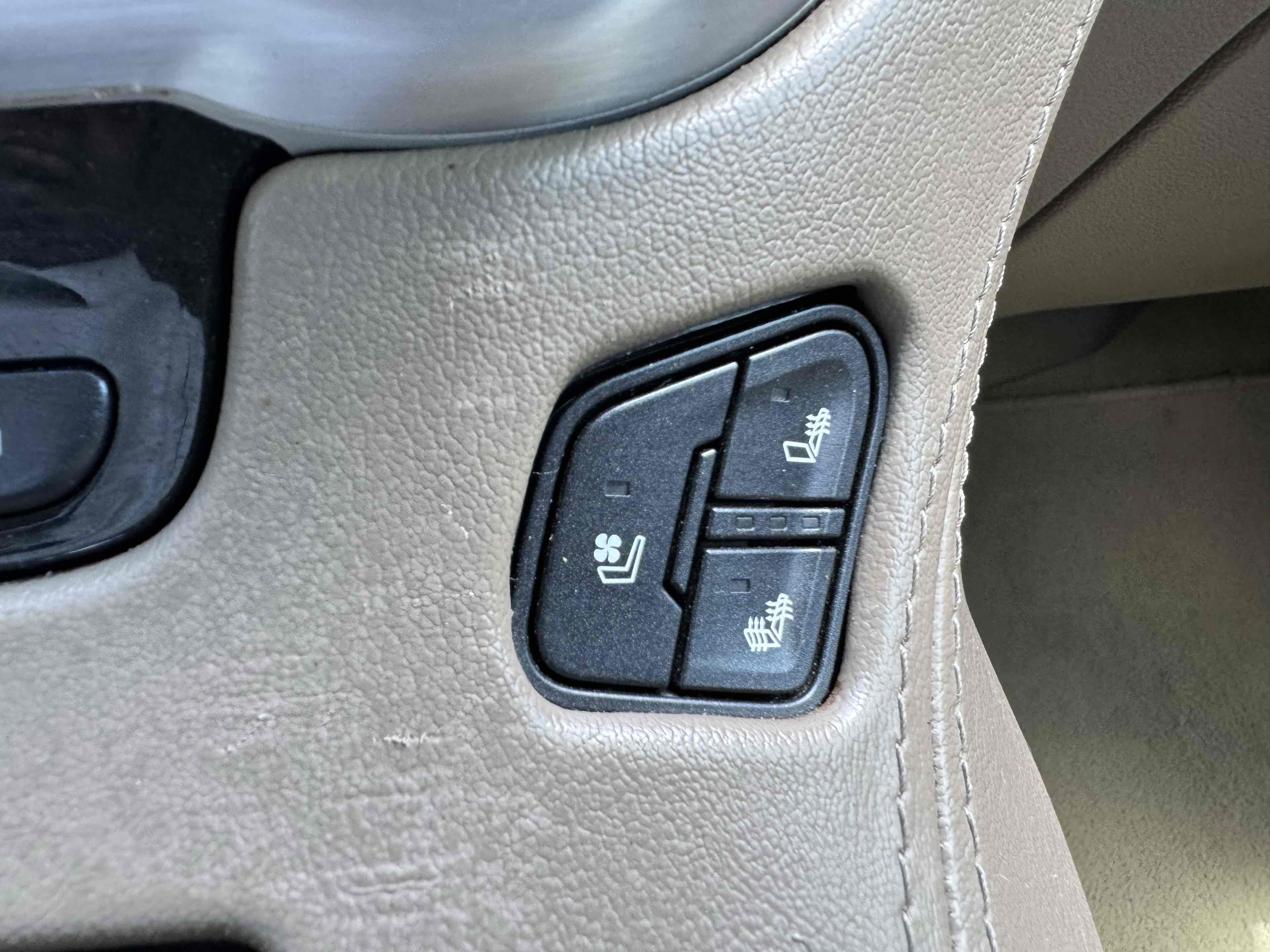 2019 Gmc Yukon SLT photo 26