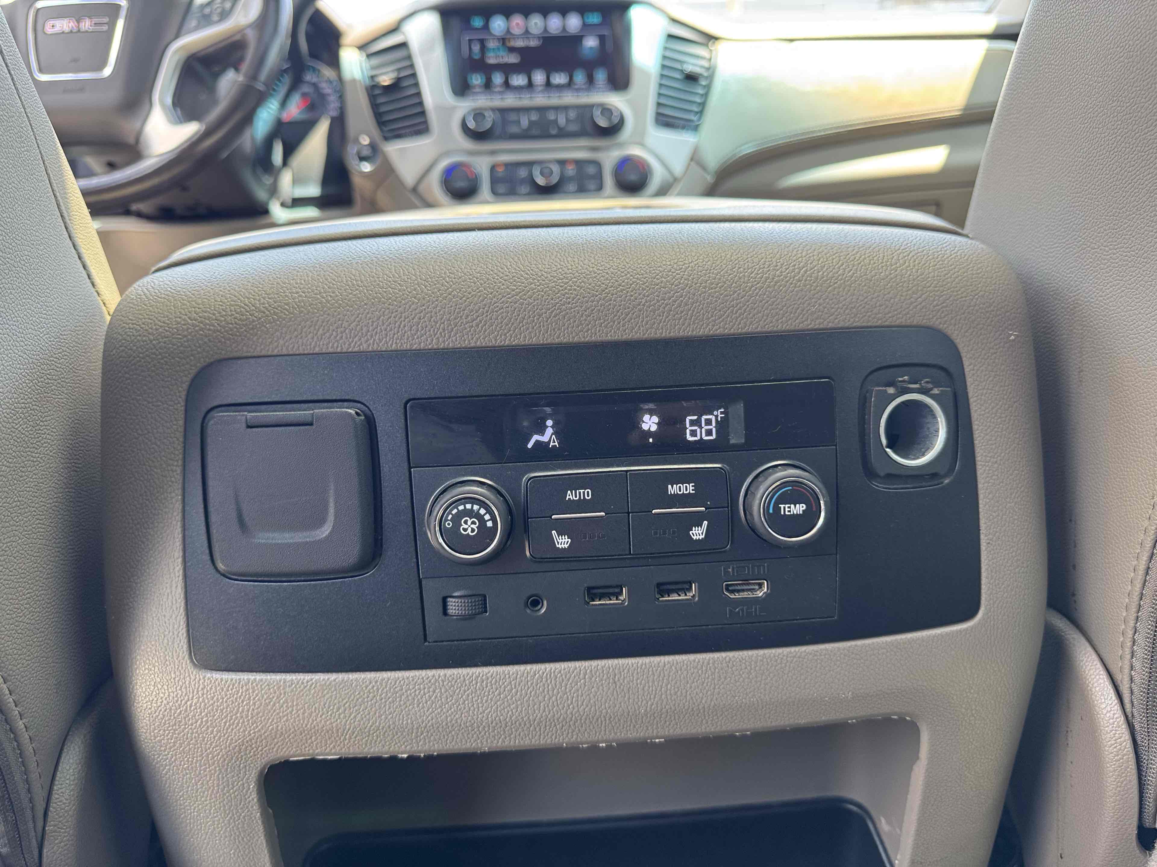 2019 Gmc Yukon SLT photo 32