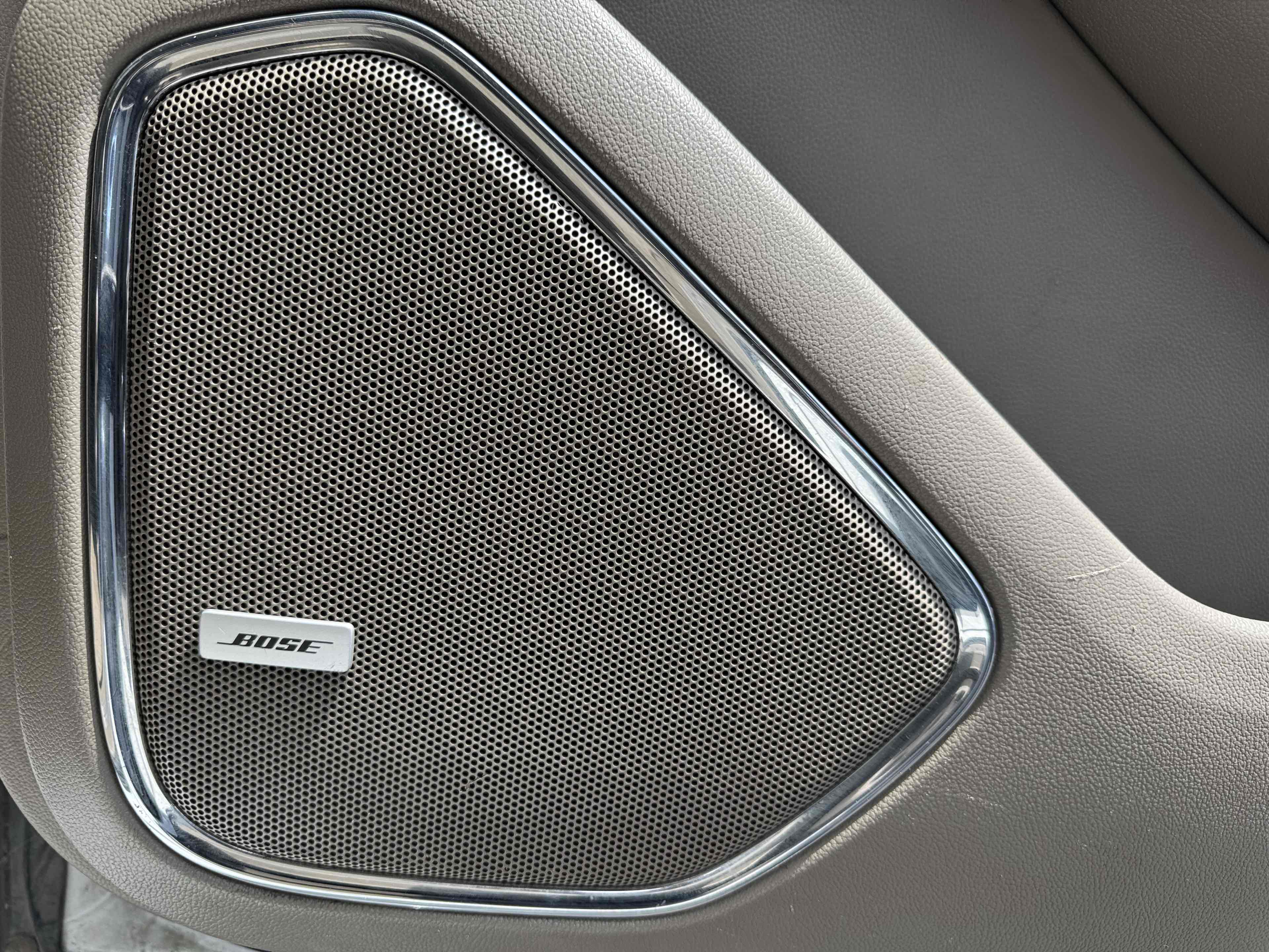 2019 Gmc Yukon SLT photo 36