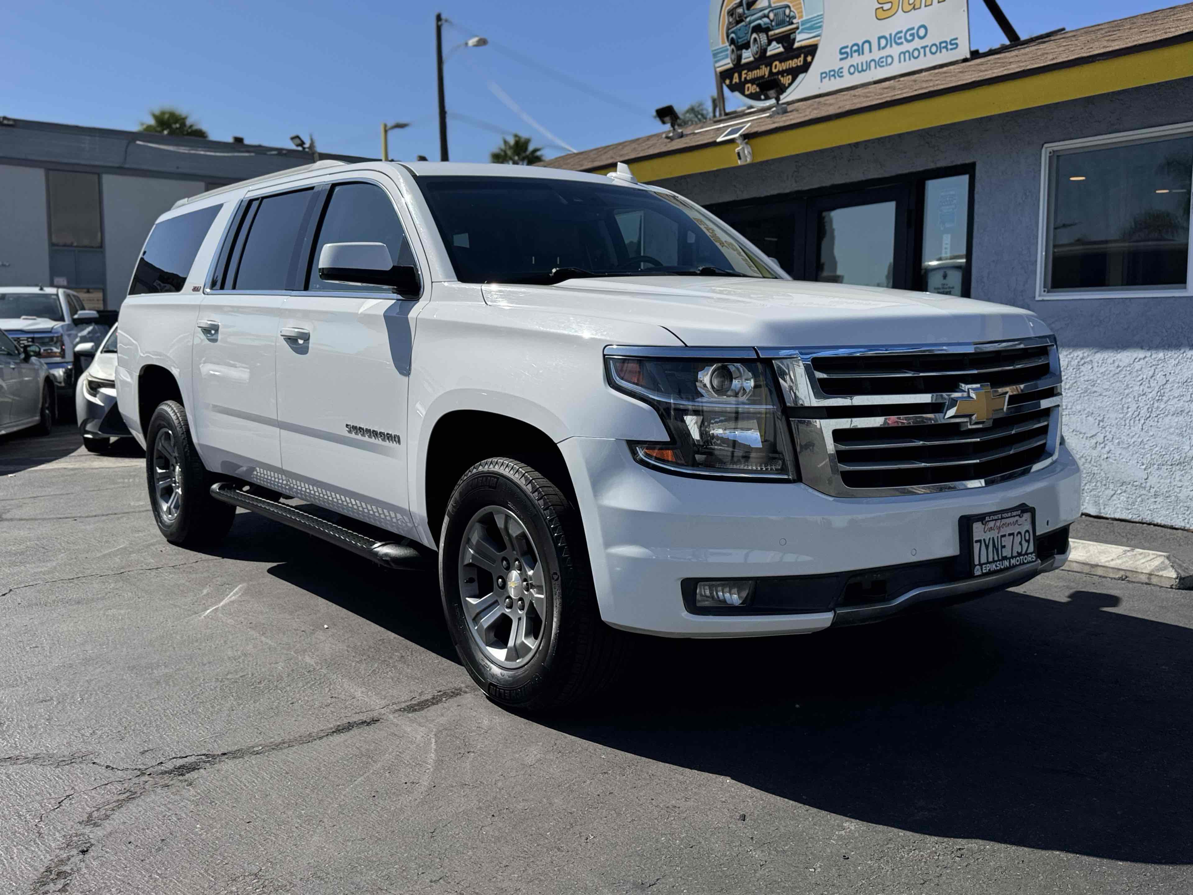 2017 Chevrolet Suburban LT photo 3
