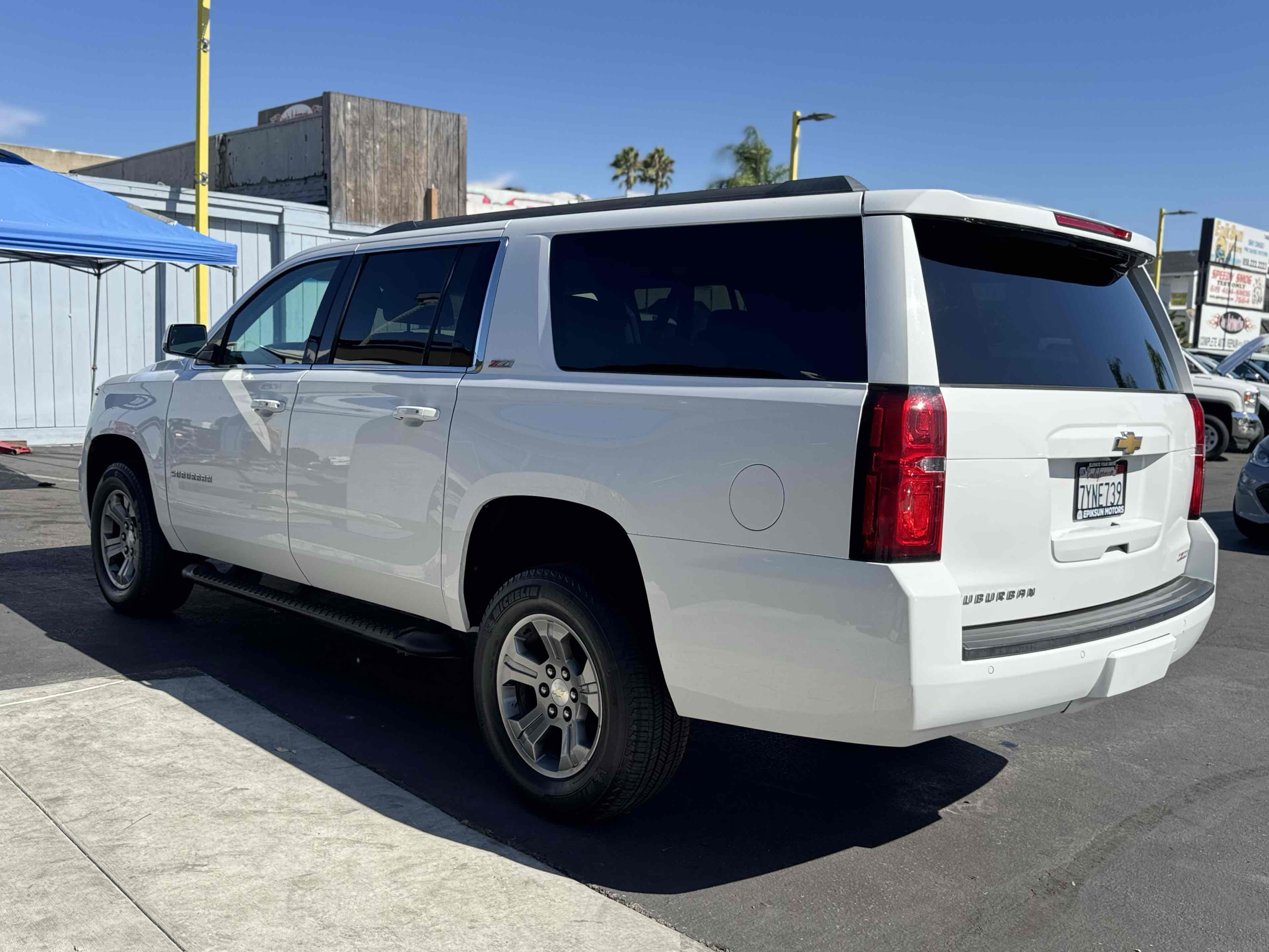 2017 Chevrolet Suburban LT photo 6