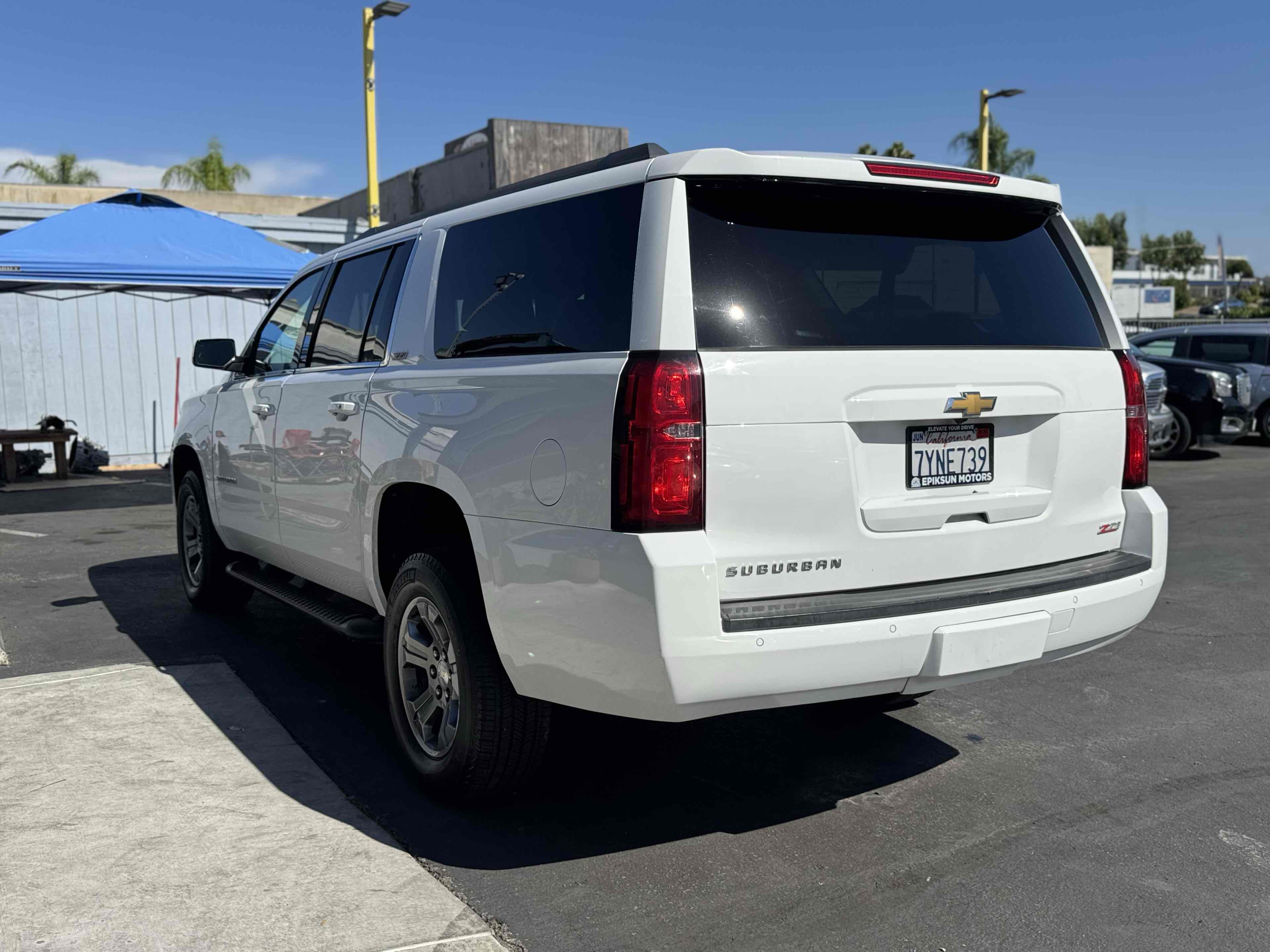 2017 Chevrolet Suburban LT photo 7