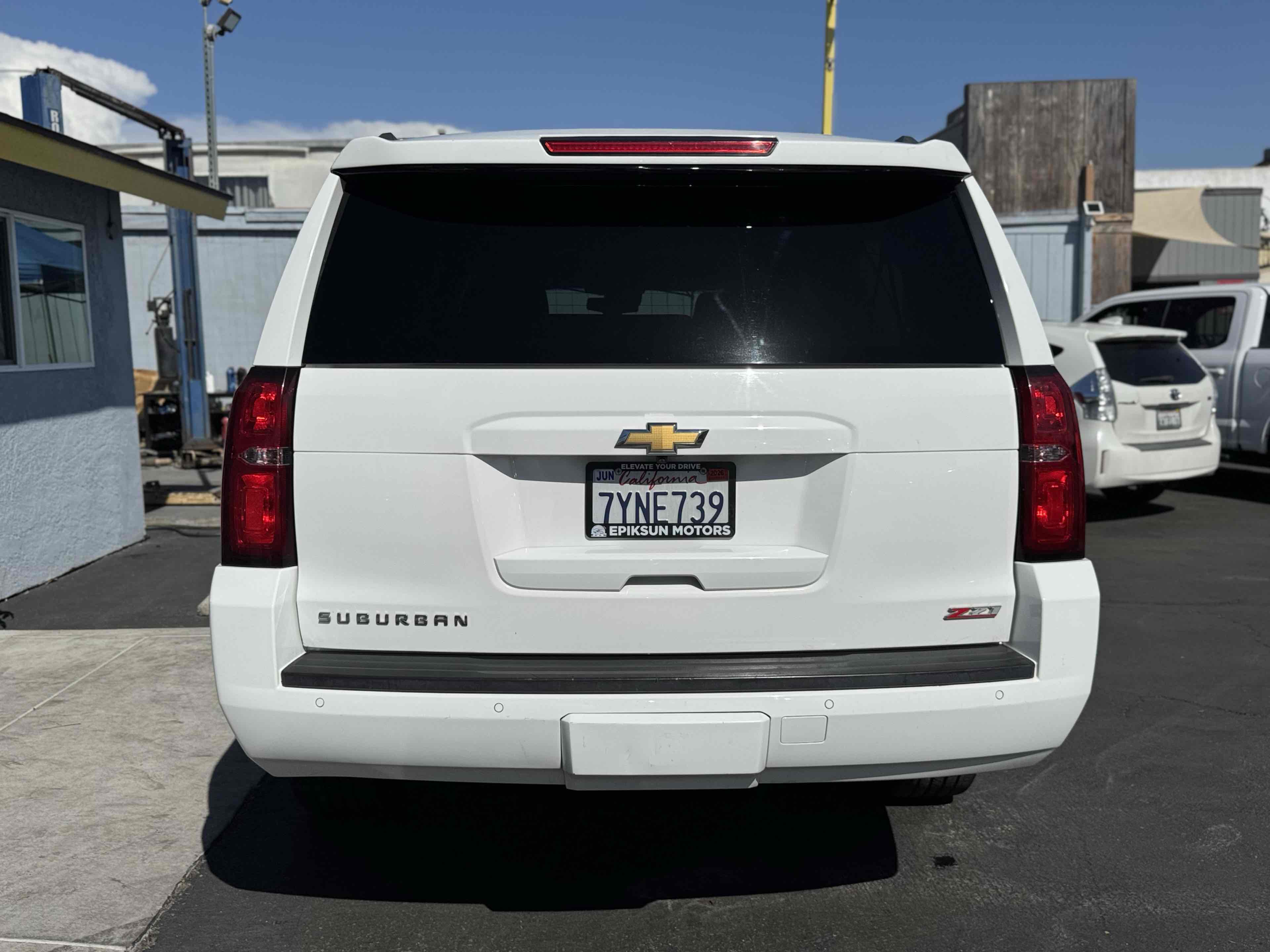 2017 Chevrolet Suburban LT photo 8