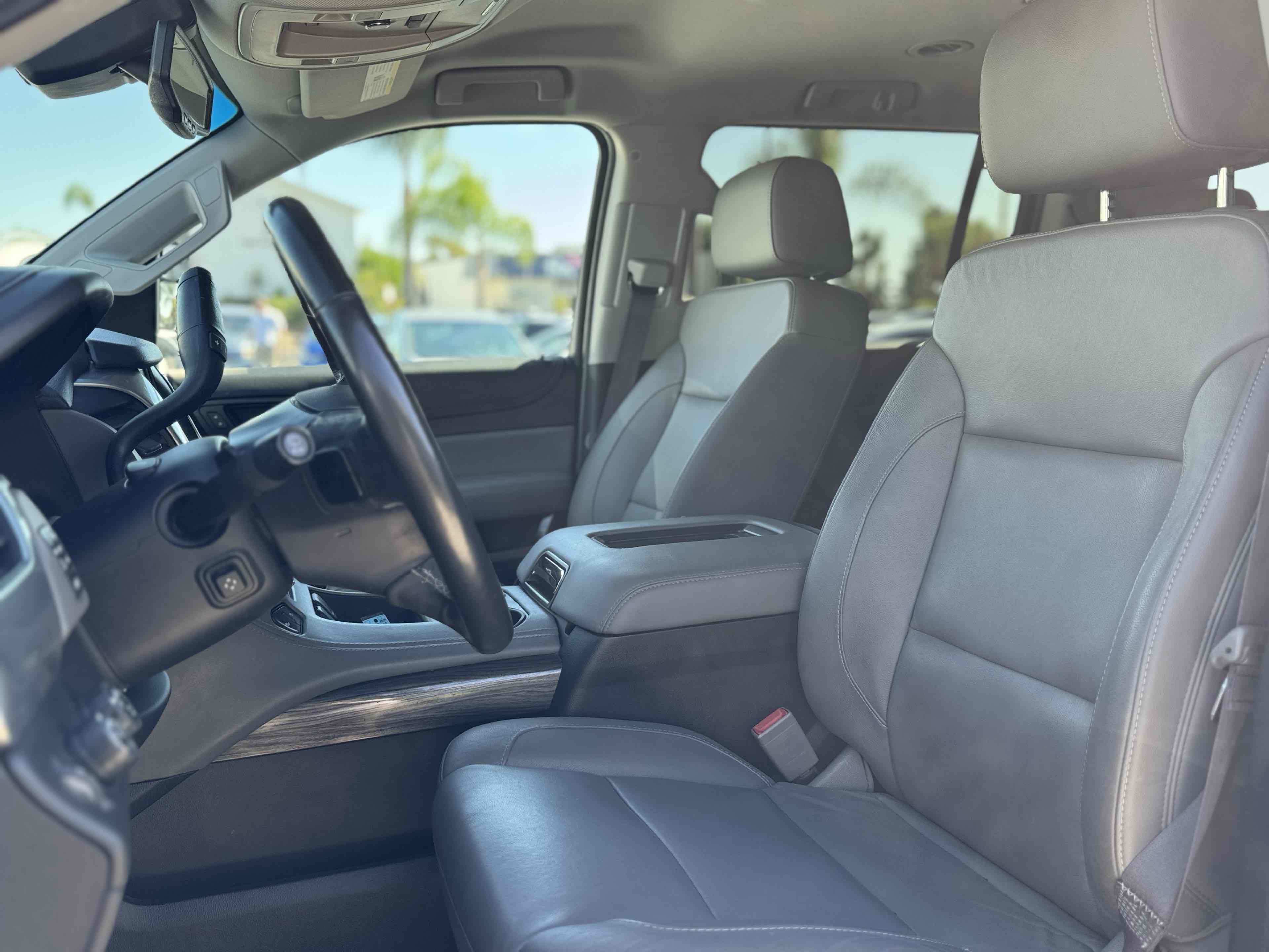 2017 Chevrolet Suburban LT photo 15