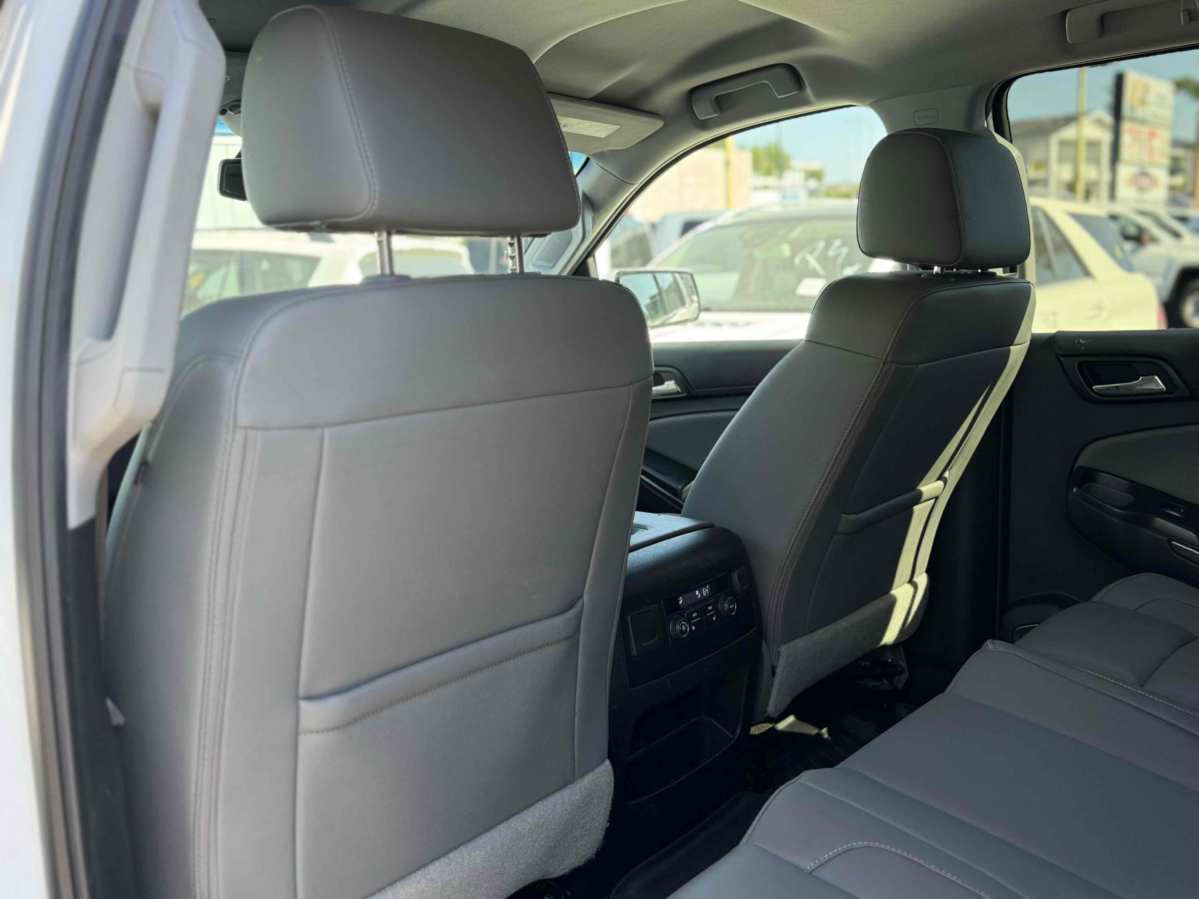 2017 Chevrolet Suburban LT photo 17