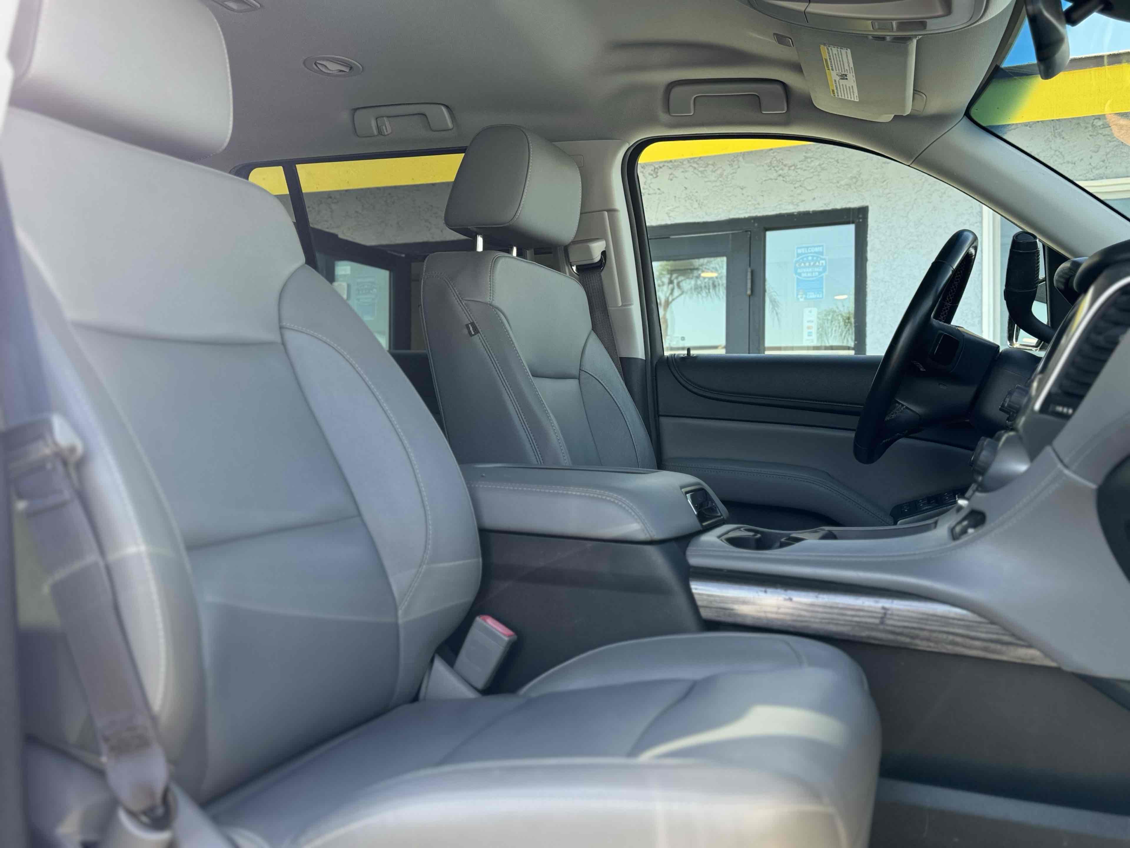 2017 Chevrolet Suburban LT photo 19