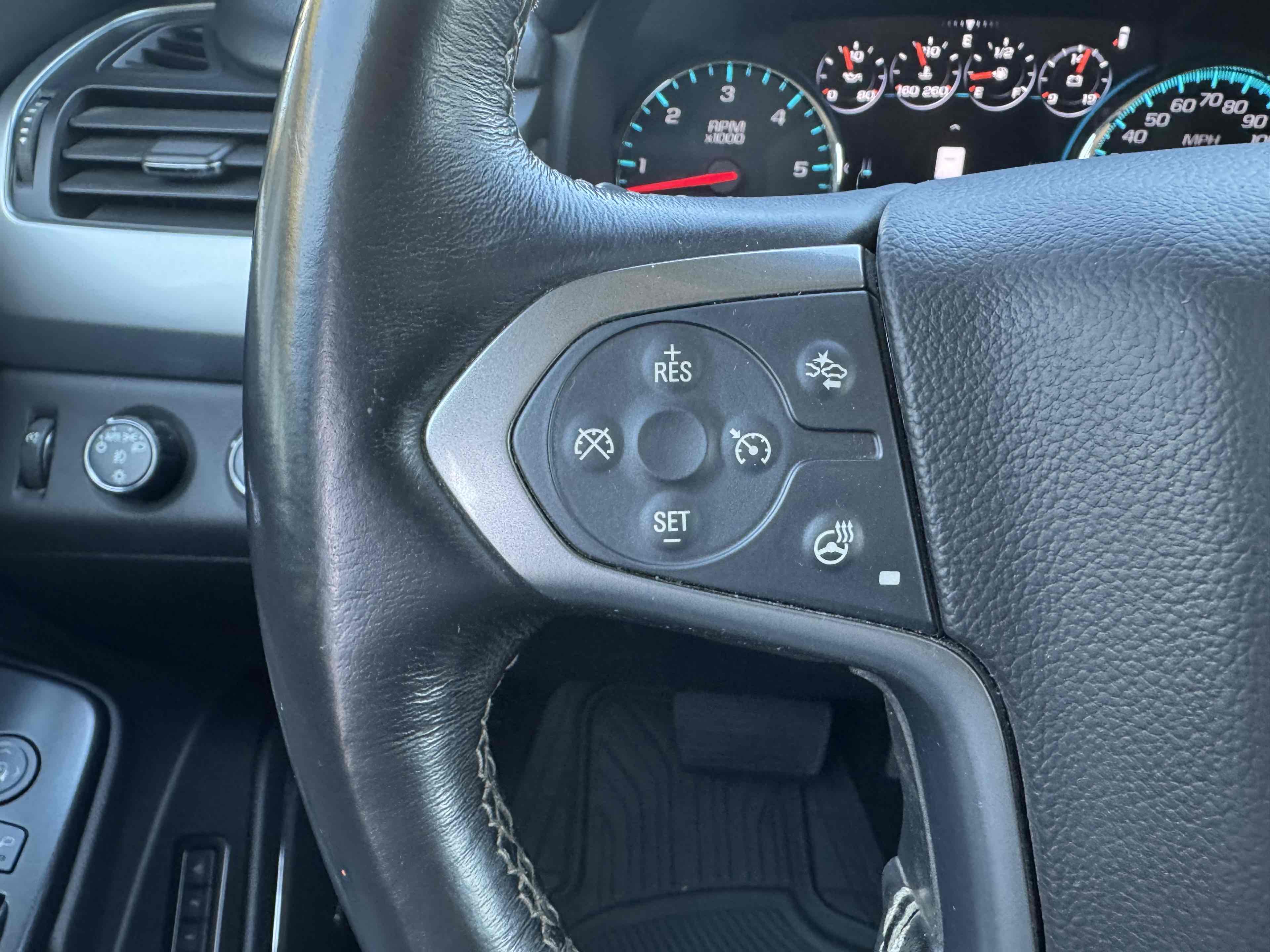 2017 Chevrolet Suburban LT photo 21