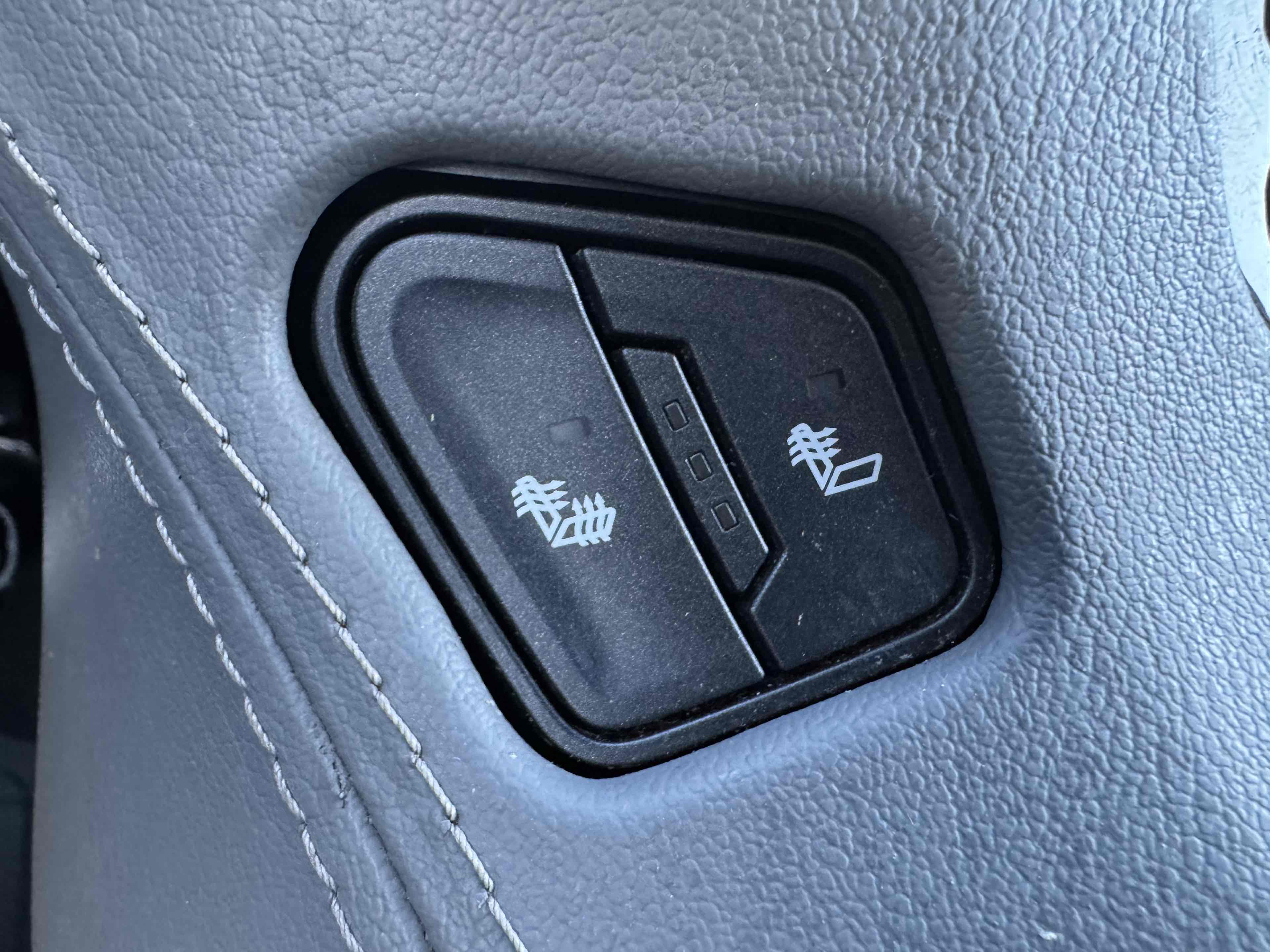 2017 Chevrolet Suburban LT photo 27