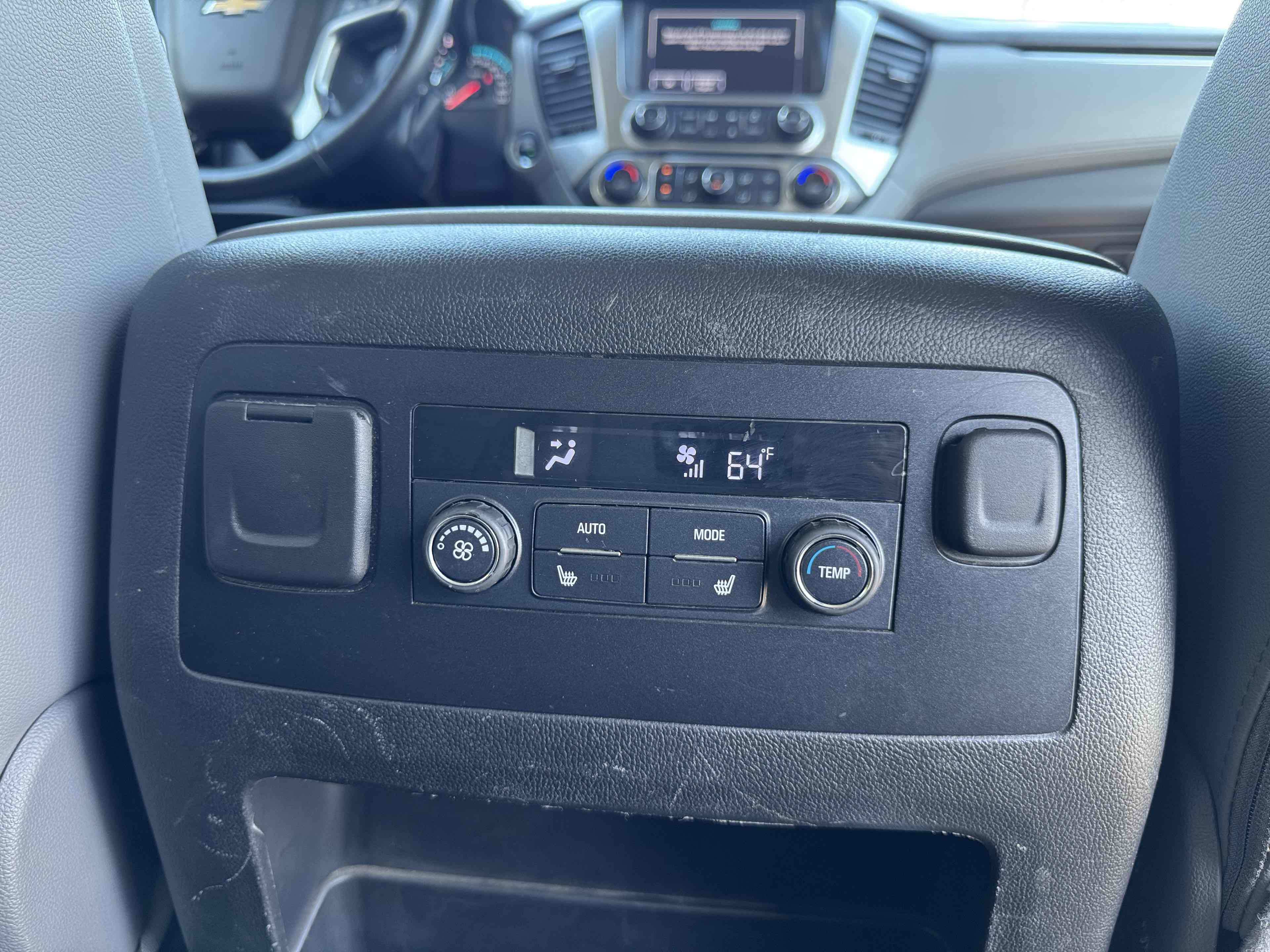 2017 Chevrolet Suburban LT photo 34