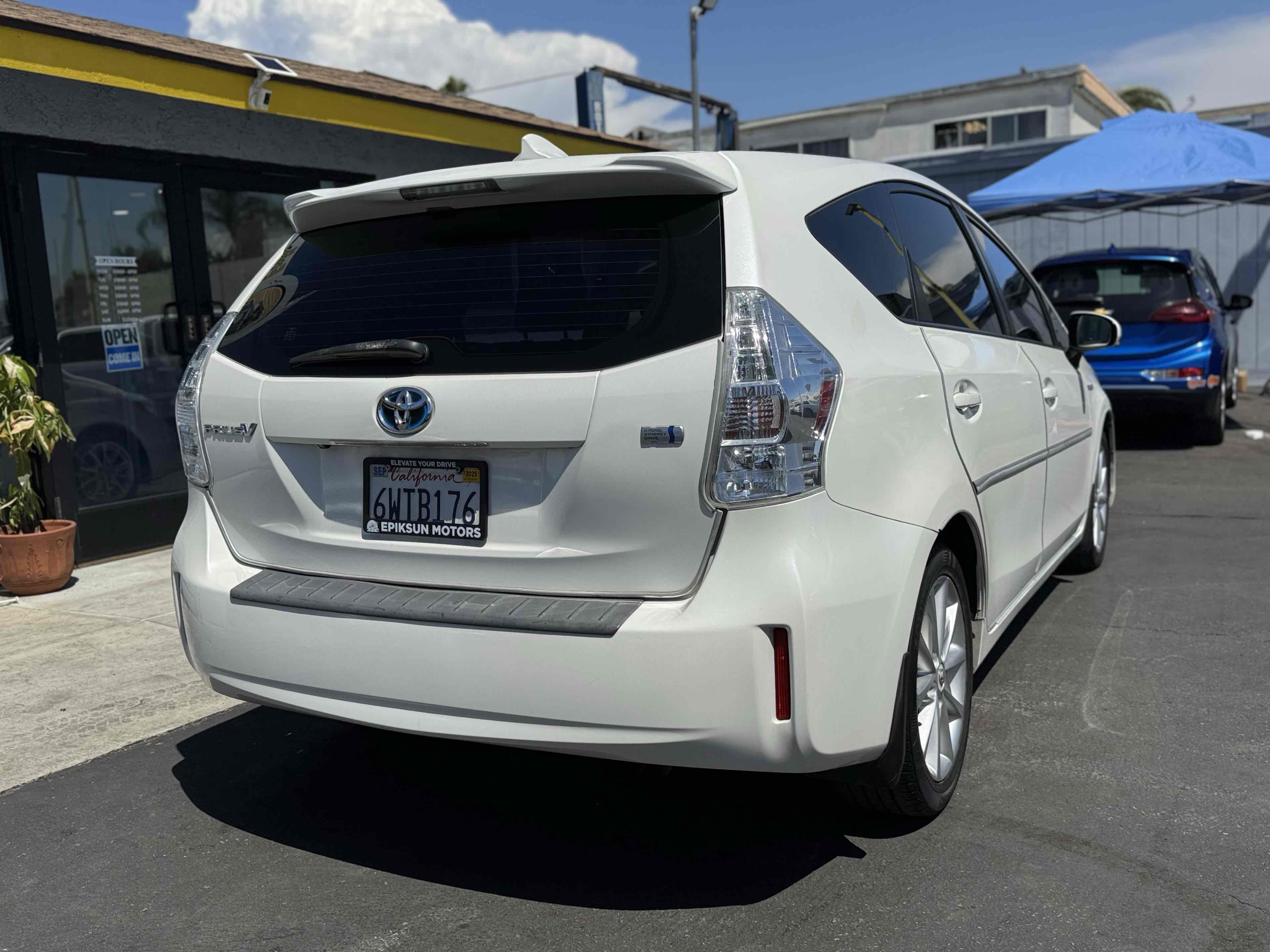 2012 Toyota Prius V Five photo 5