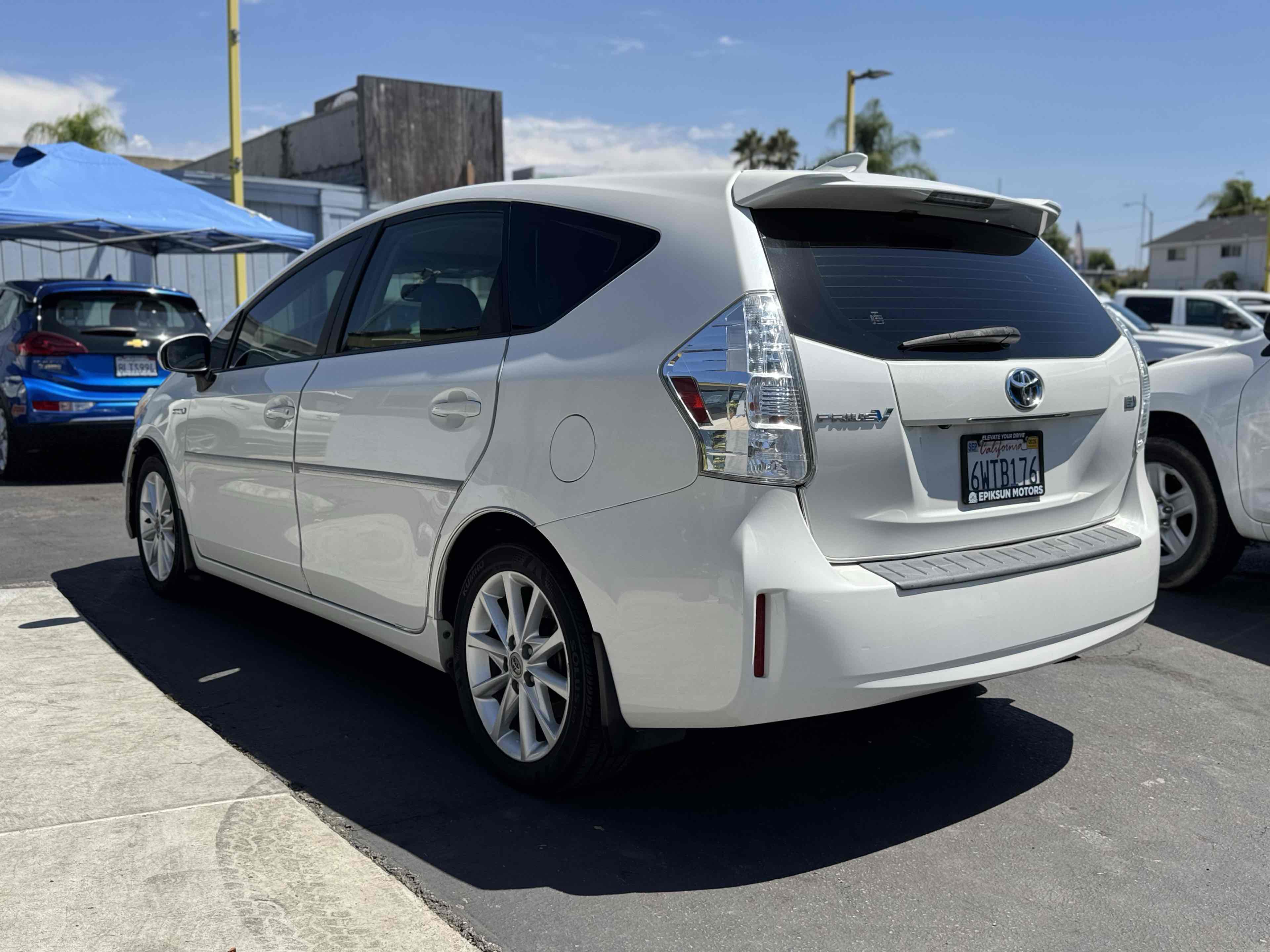2012 Toyota Prius V Five photo 7