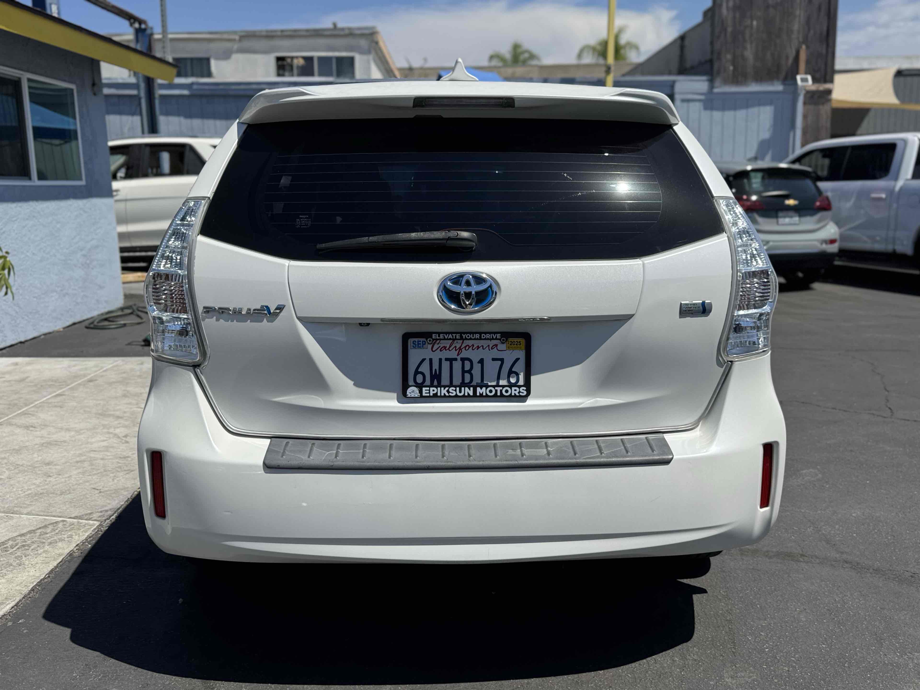 2012 Toyota Prius V Five photo 8