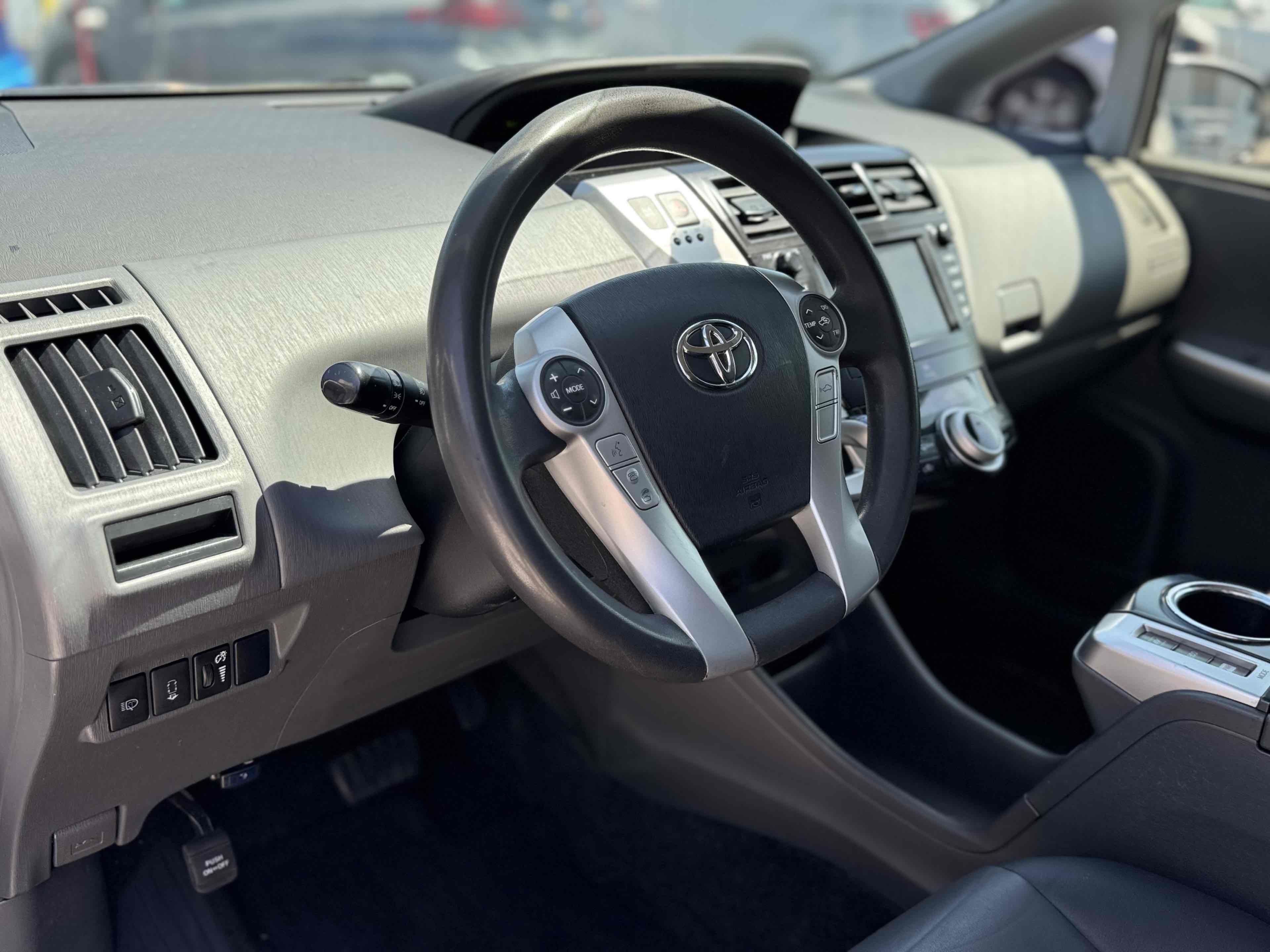 2012 Toyota Prius V Five photo 11