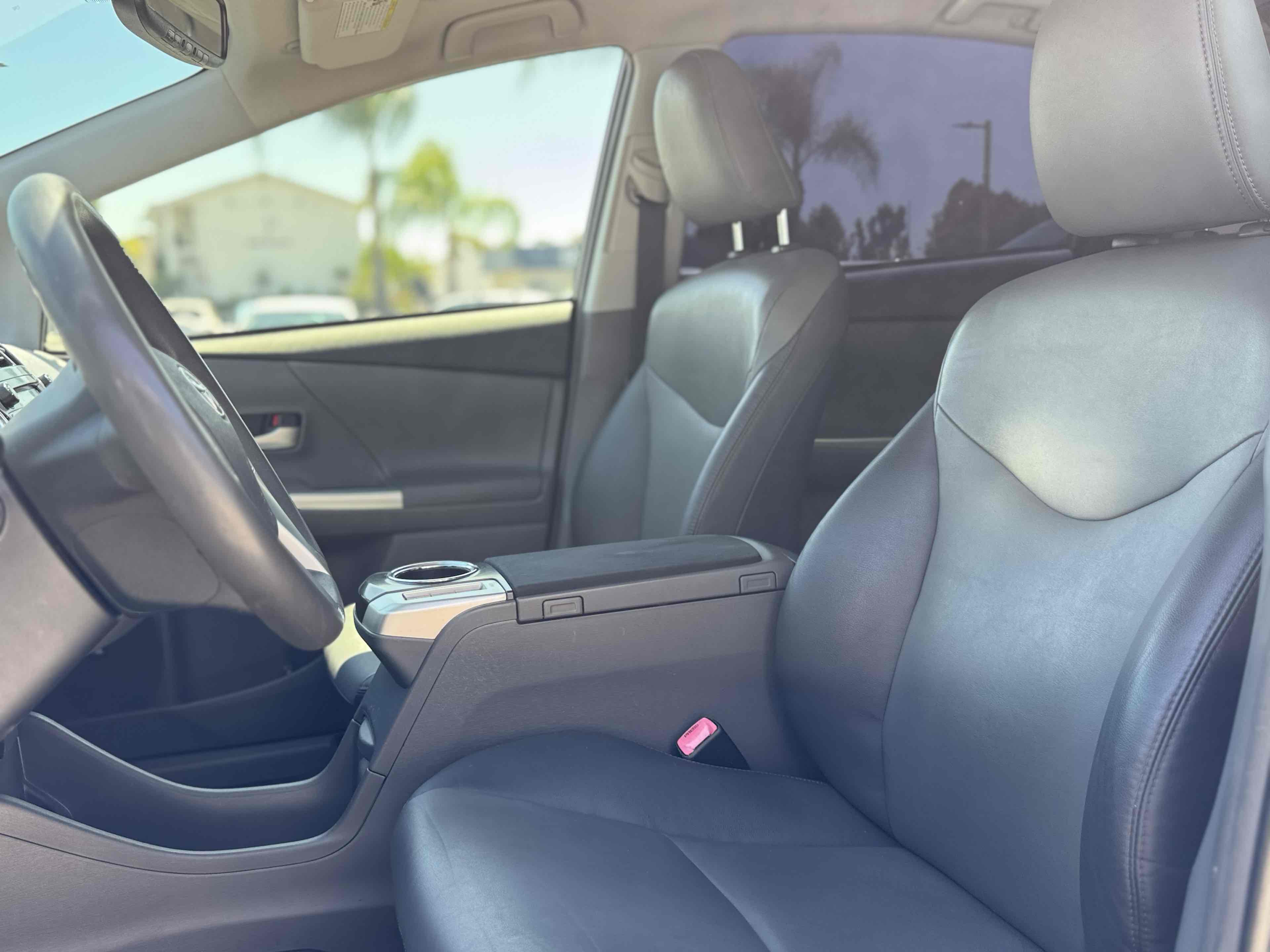 2012 Toyota Prius V Five photo 14