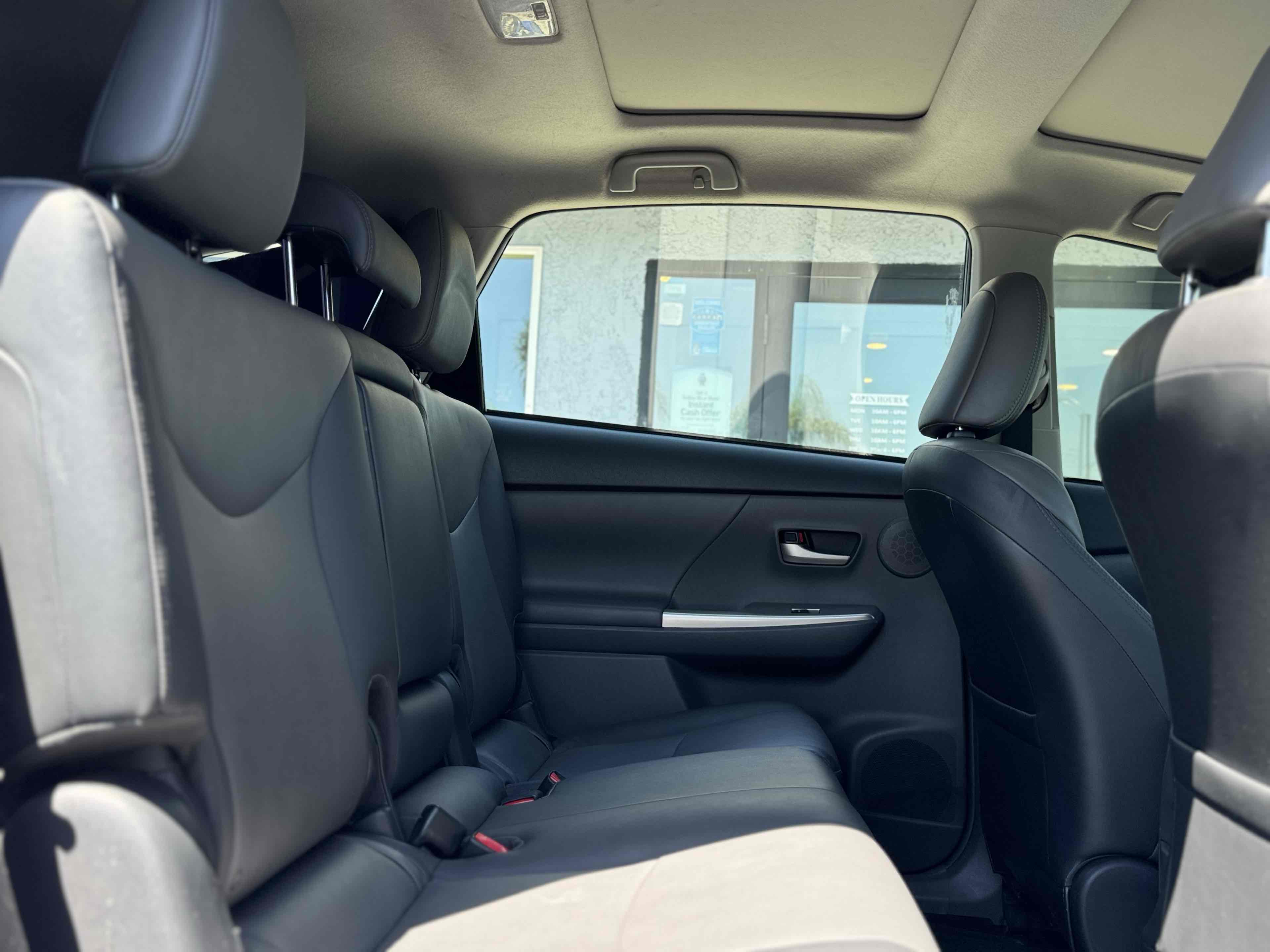 2012 Toyota Prius V Five photo 17