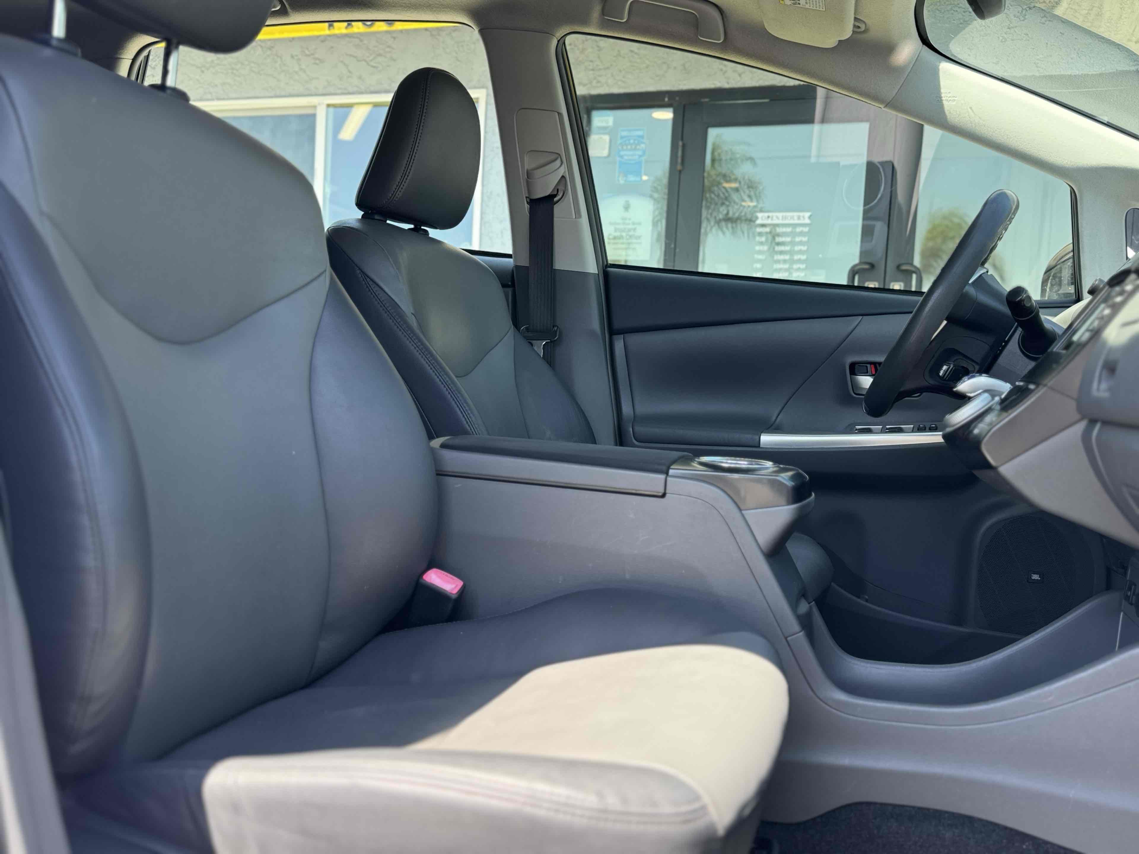 2012 Toyota Prius V Five photo 19