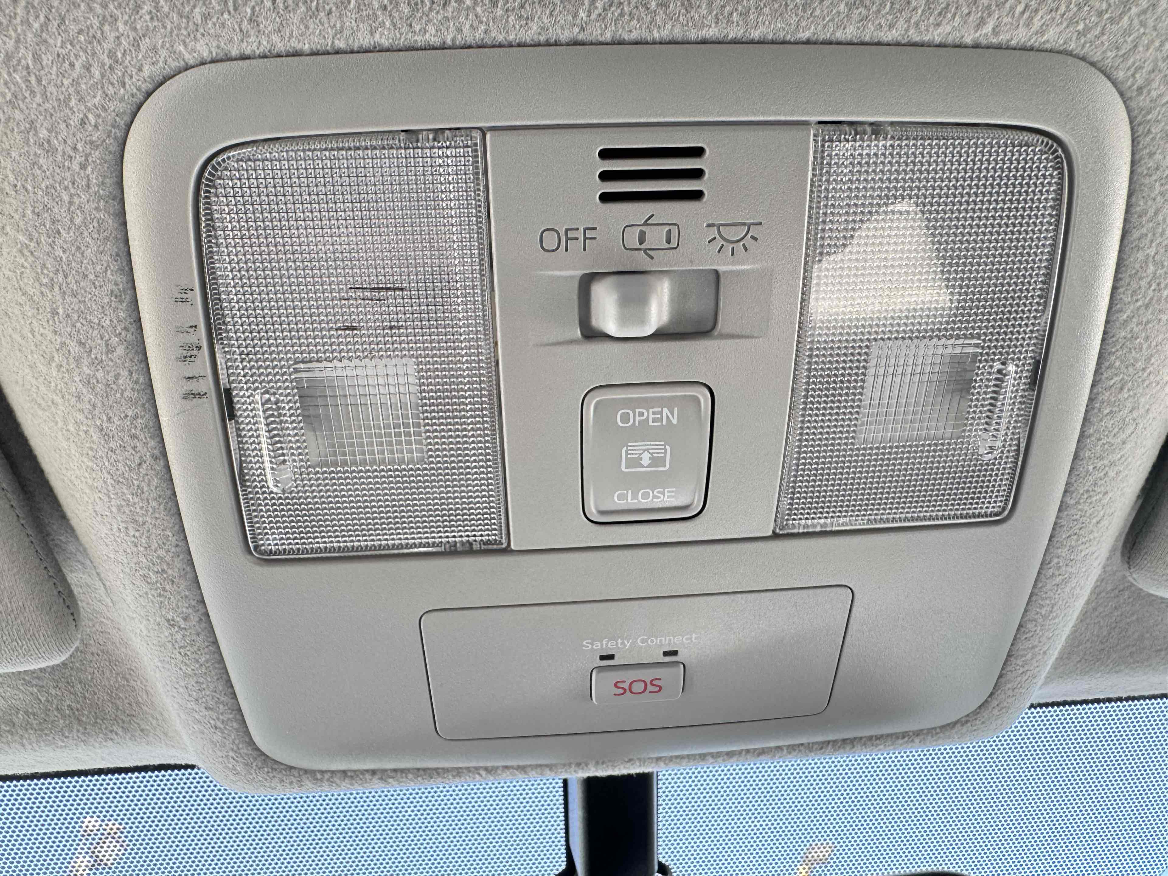 2012 Toyota Prius V Five photo 32