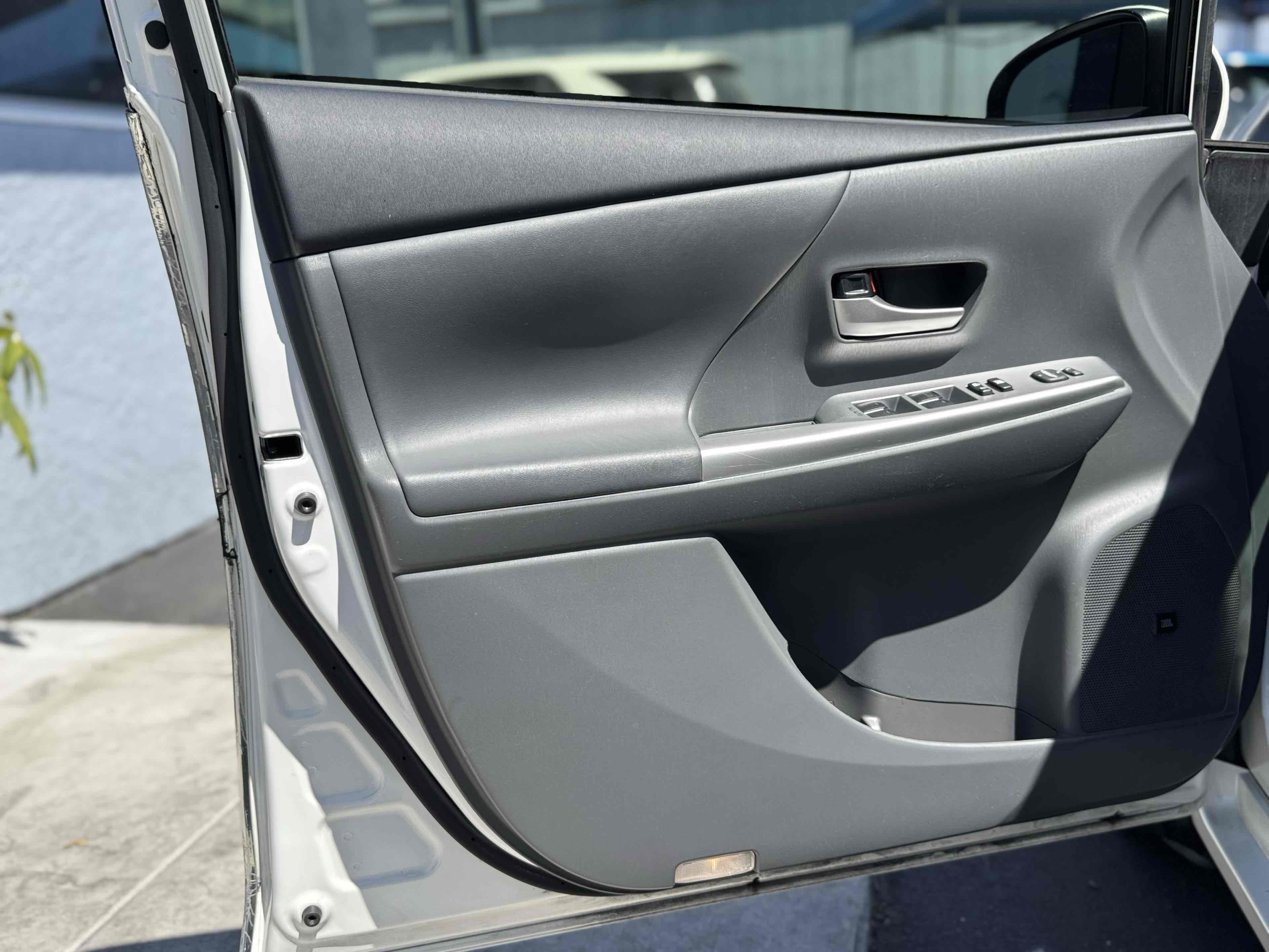 2012 Toyota Prius V Five photo 35