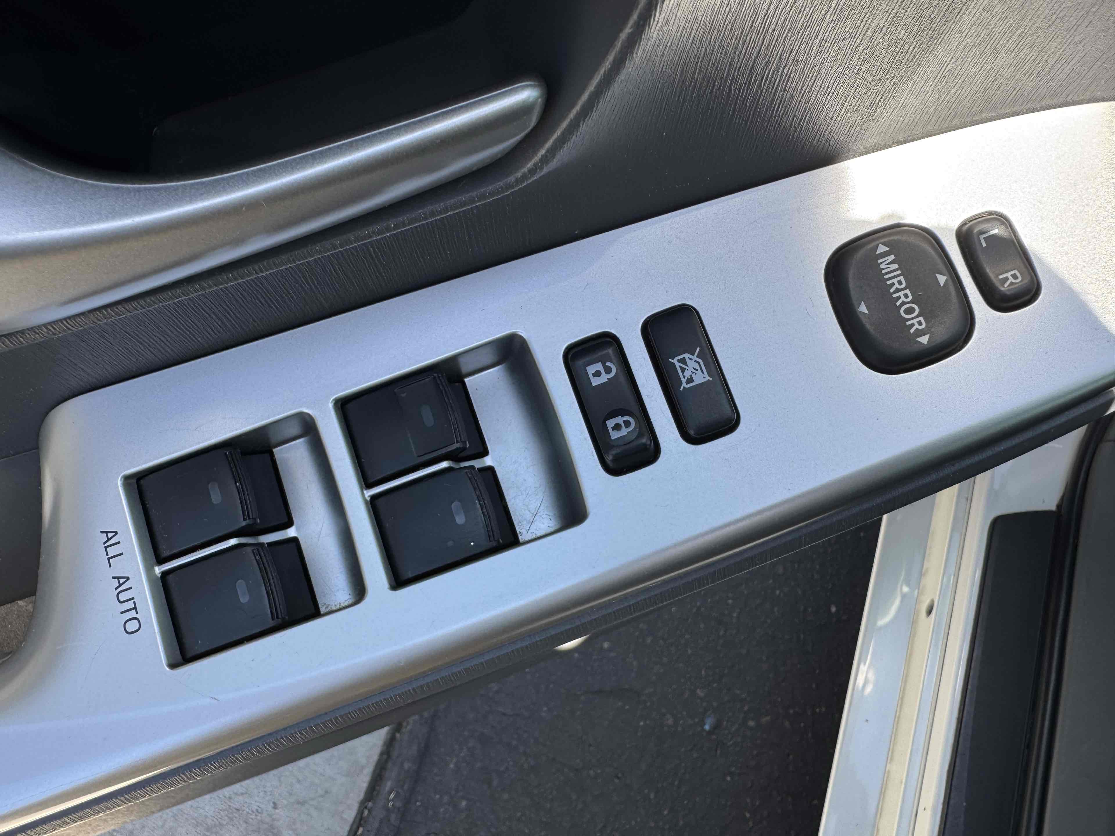 2012 Toyota Prius V Five photo 36