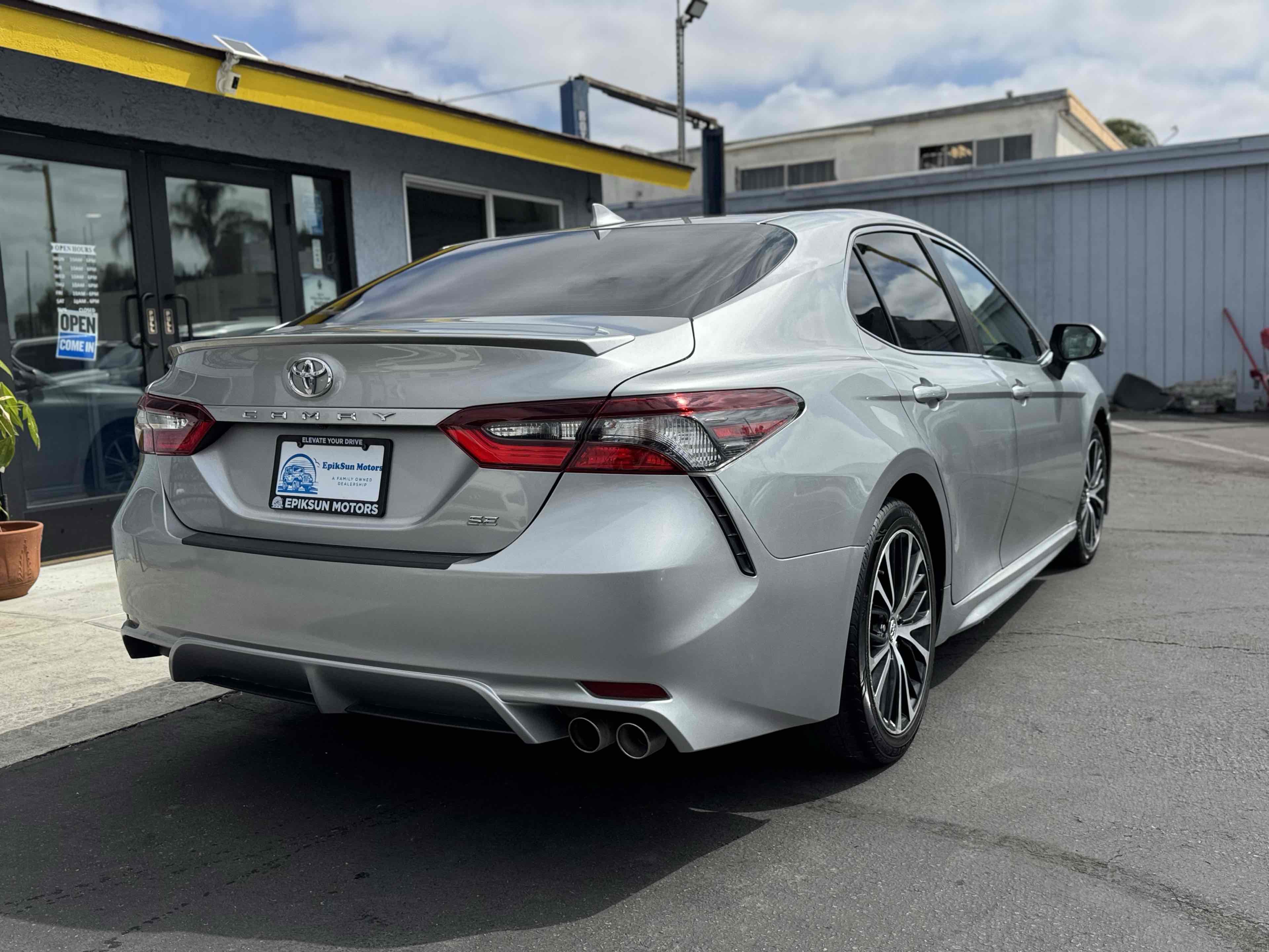 2021 Toyota Camry SE photo 5