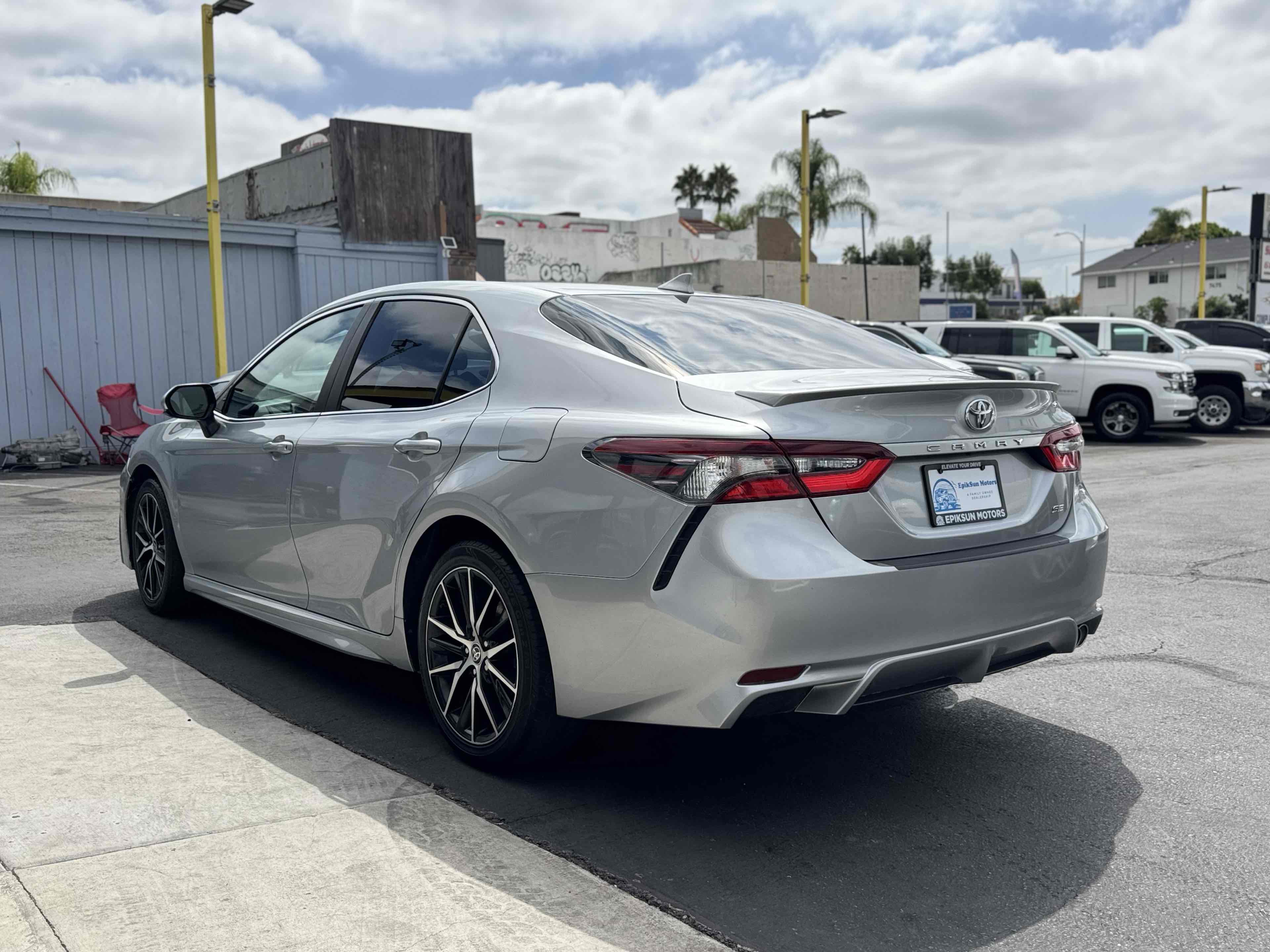 2021 Toyota Camry SE photo 6
