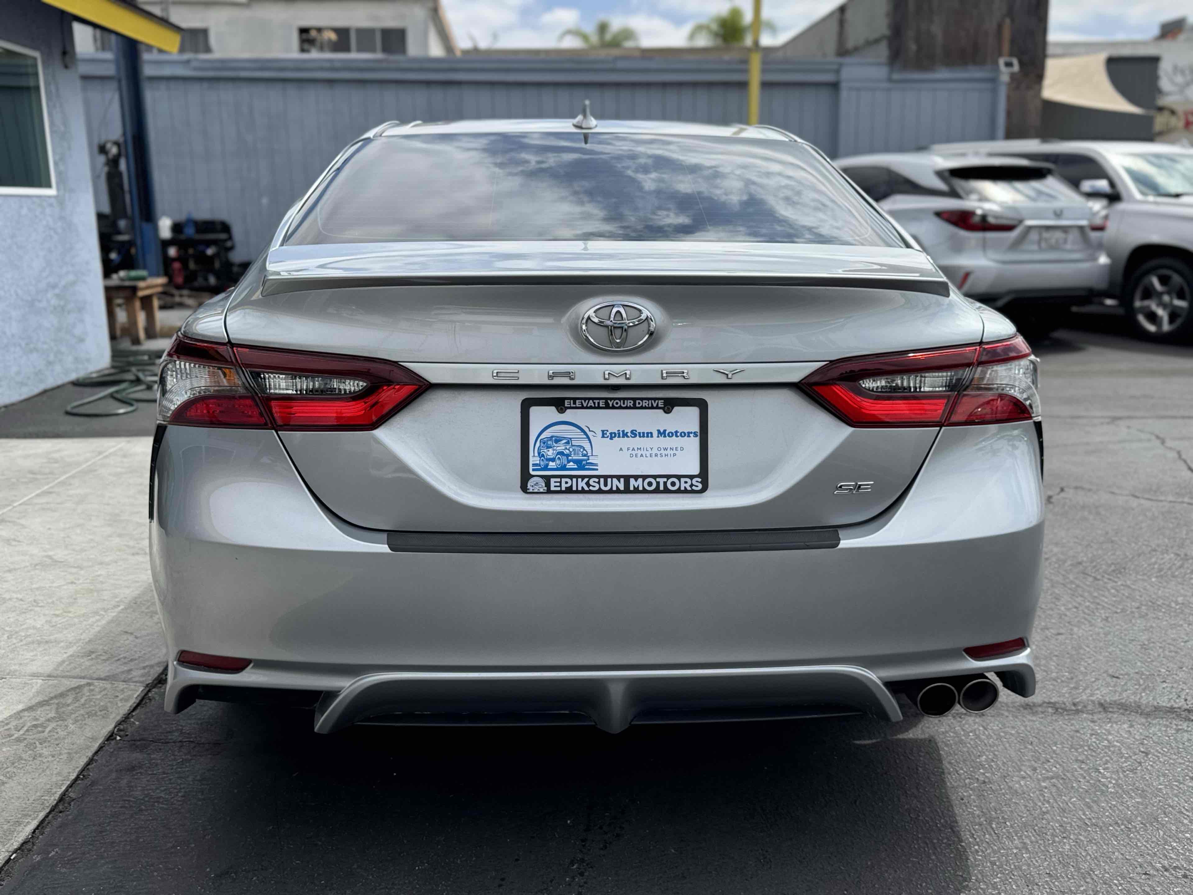 2021 Toyota Camry SE photo 7