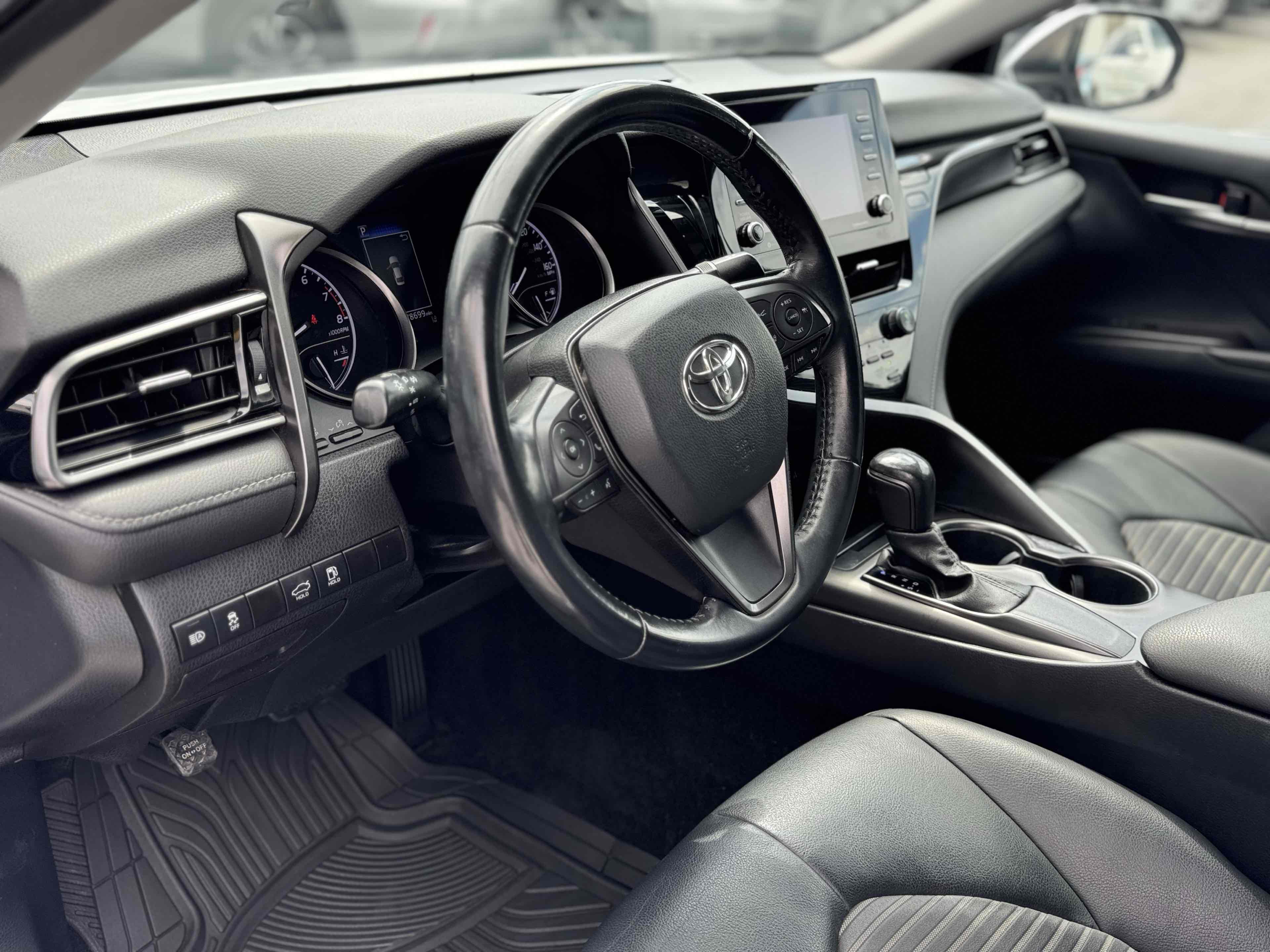 2021 Toyota Camry SE photo 10