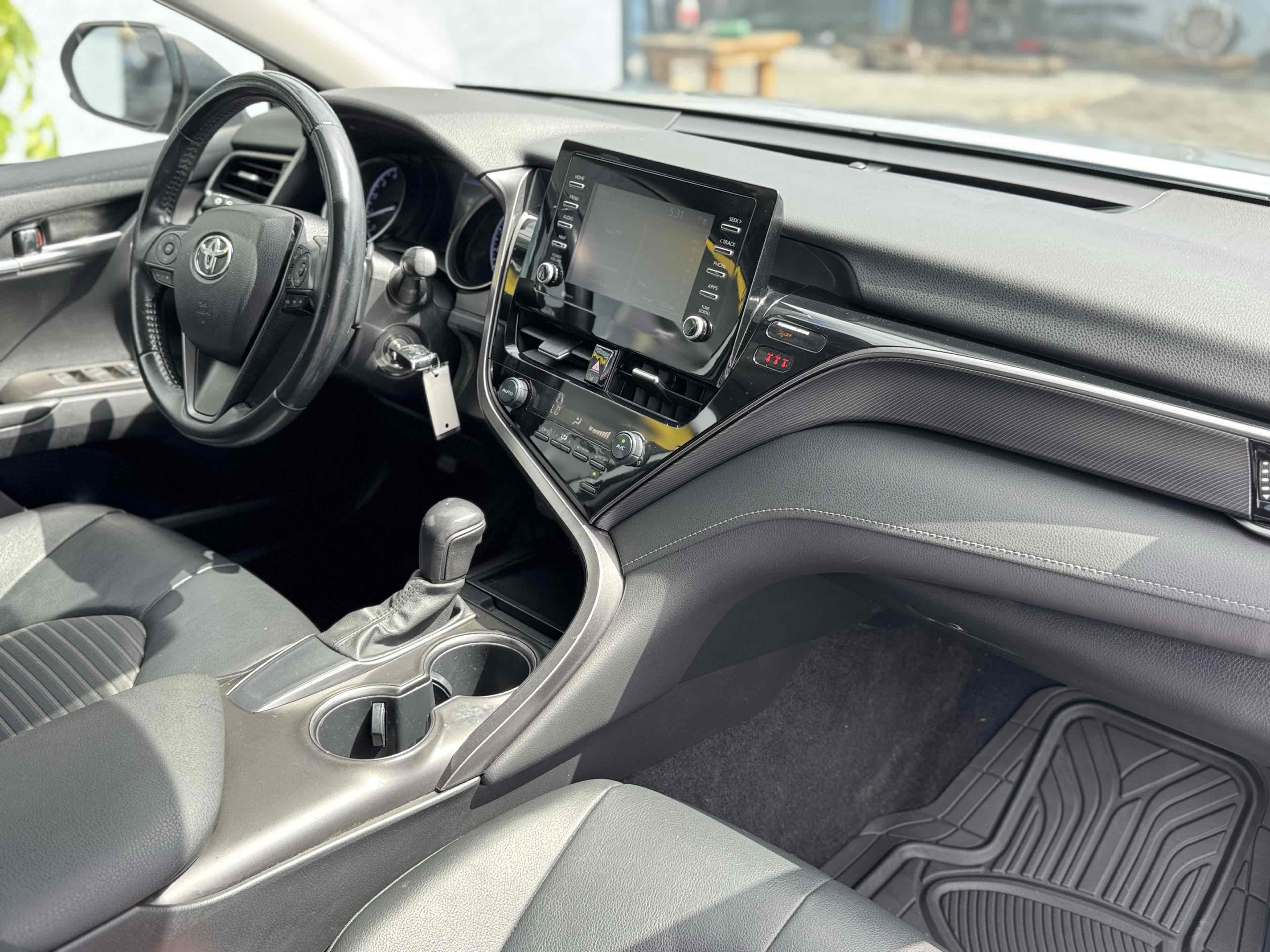 2021 Toyota Camry SE photo 12