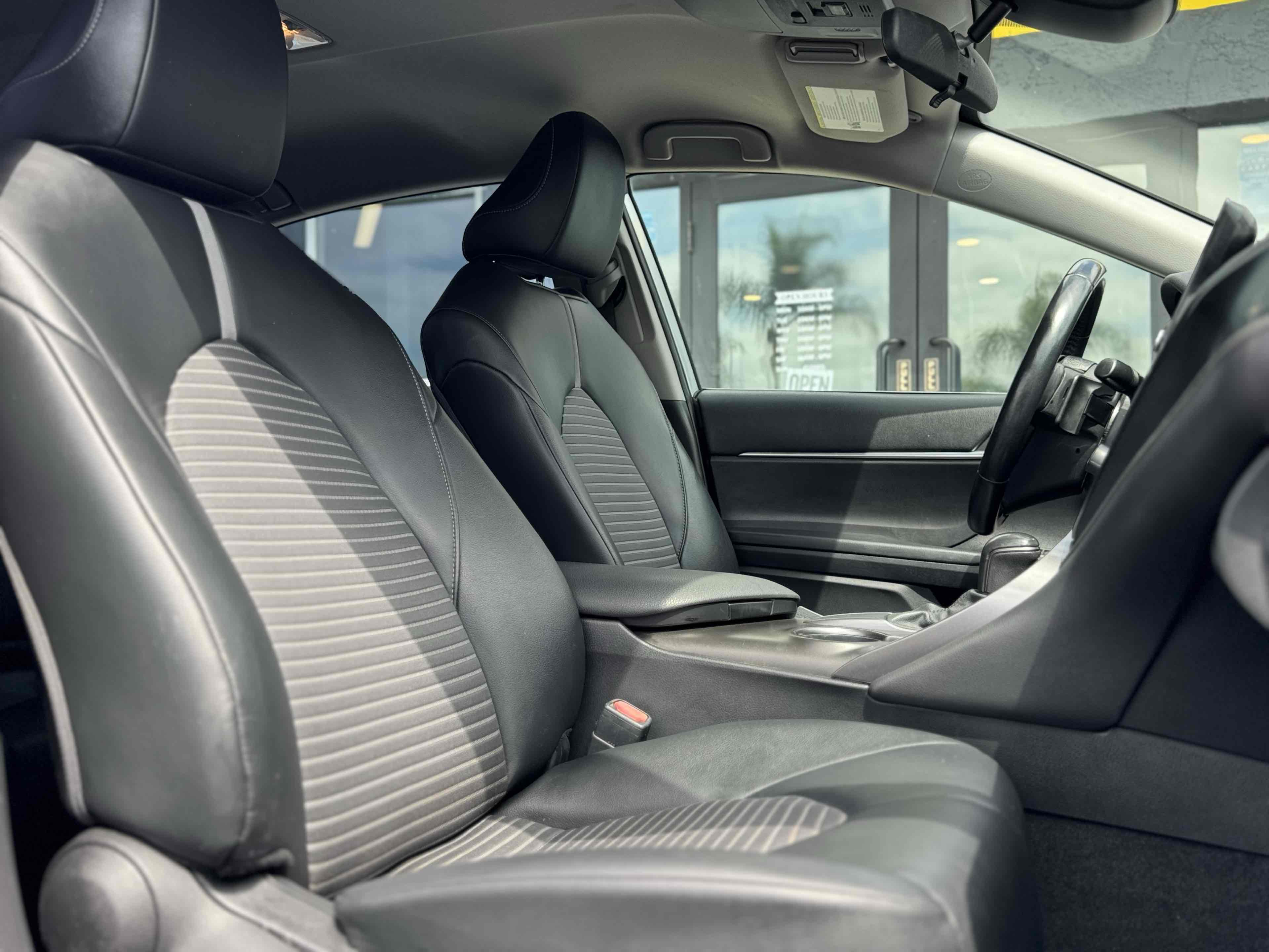 2021 Toyota Camry SE photo 17