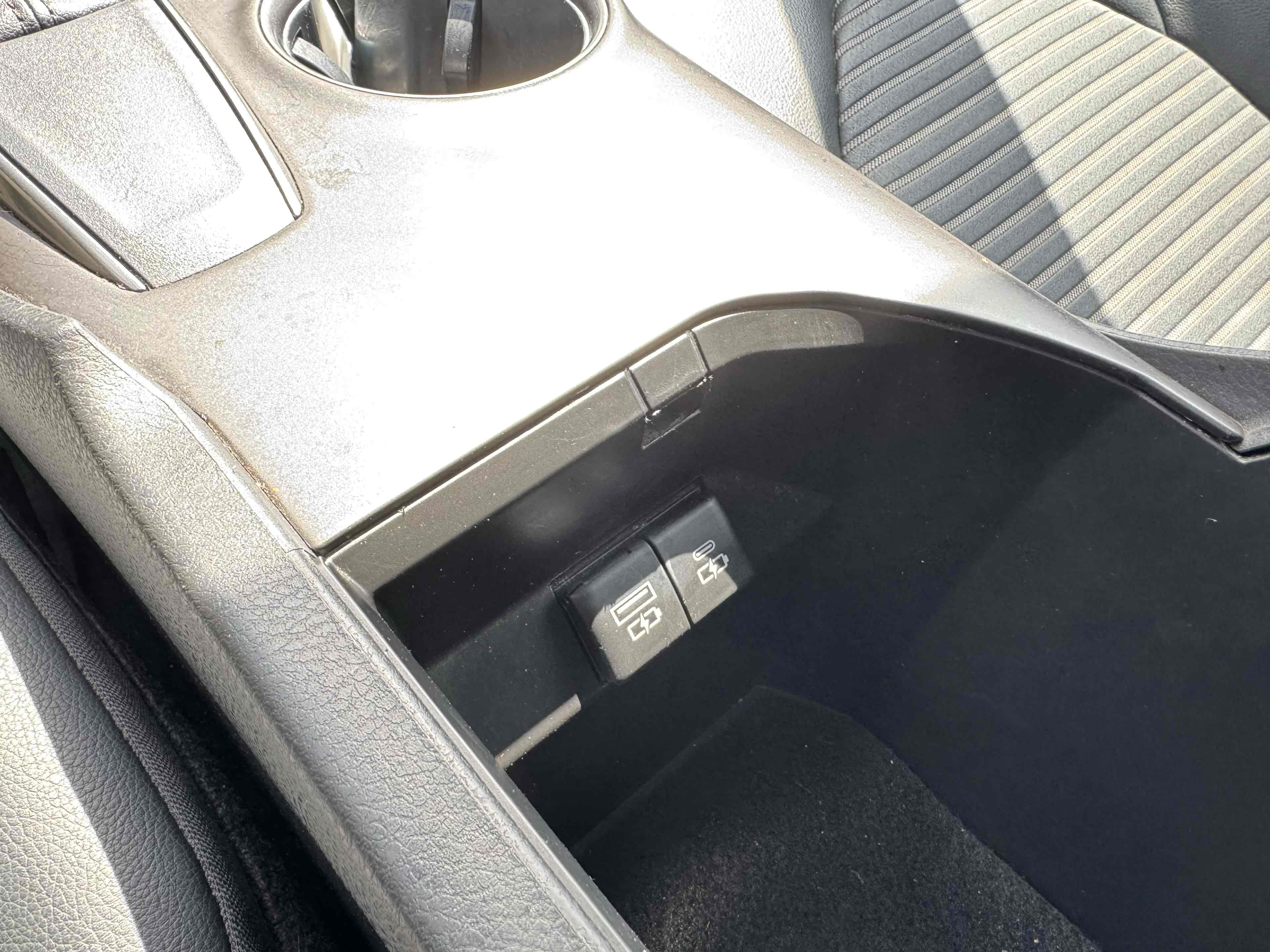 2021 Toyota Camry SE photo 25