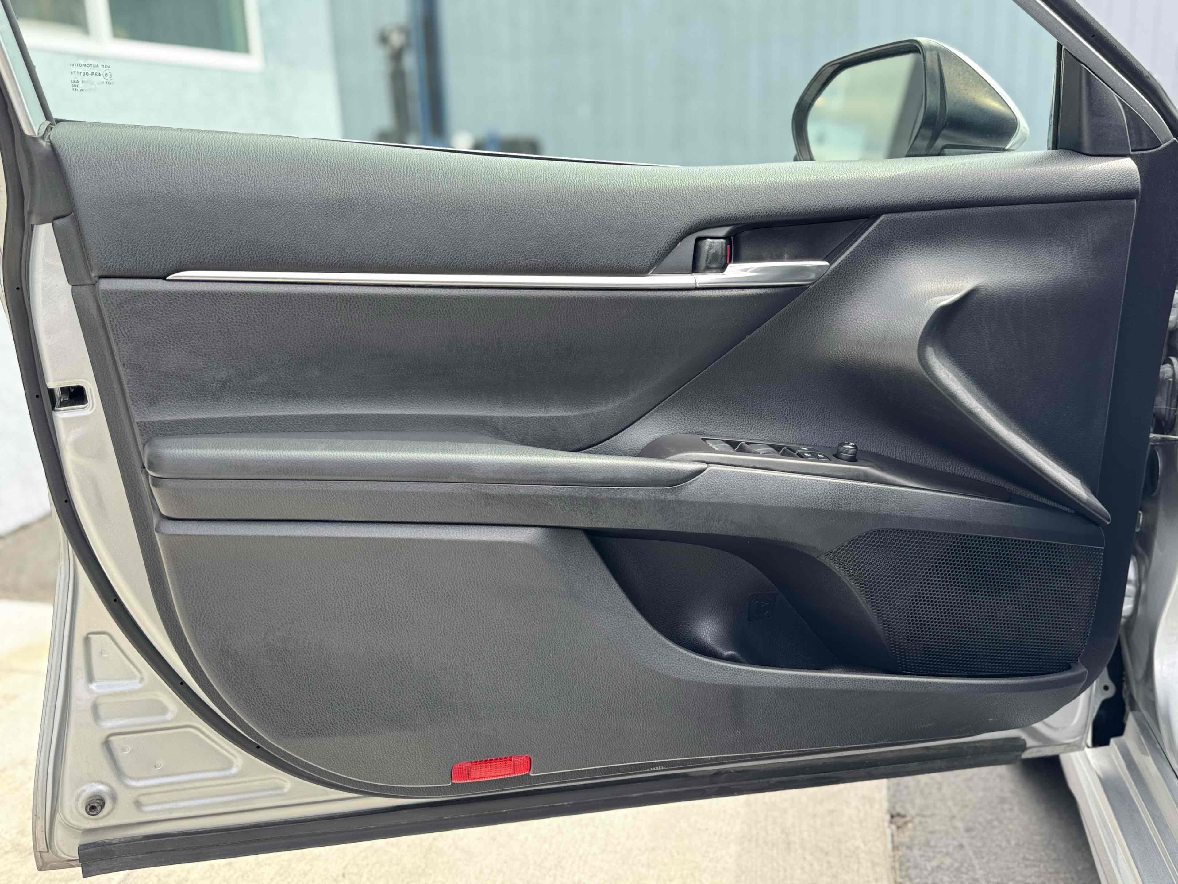 2021 Toyota Camry SE photo 26