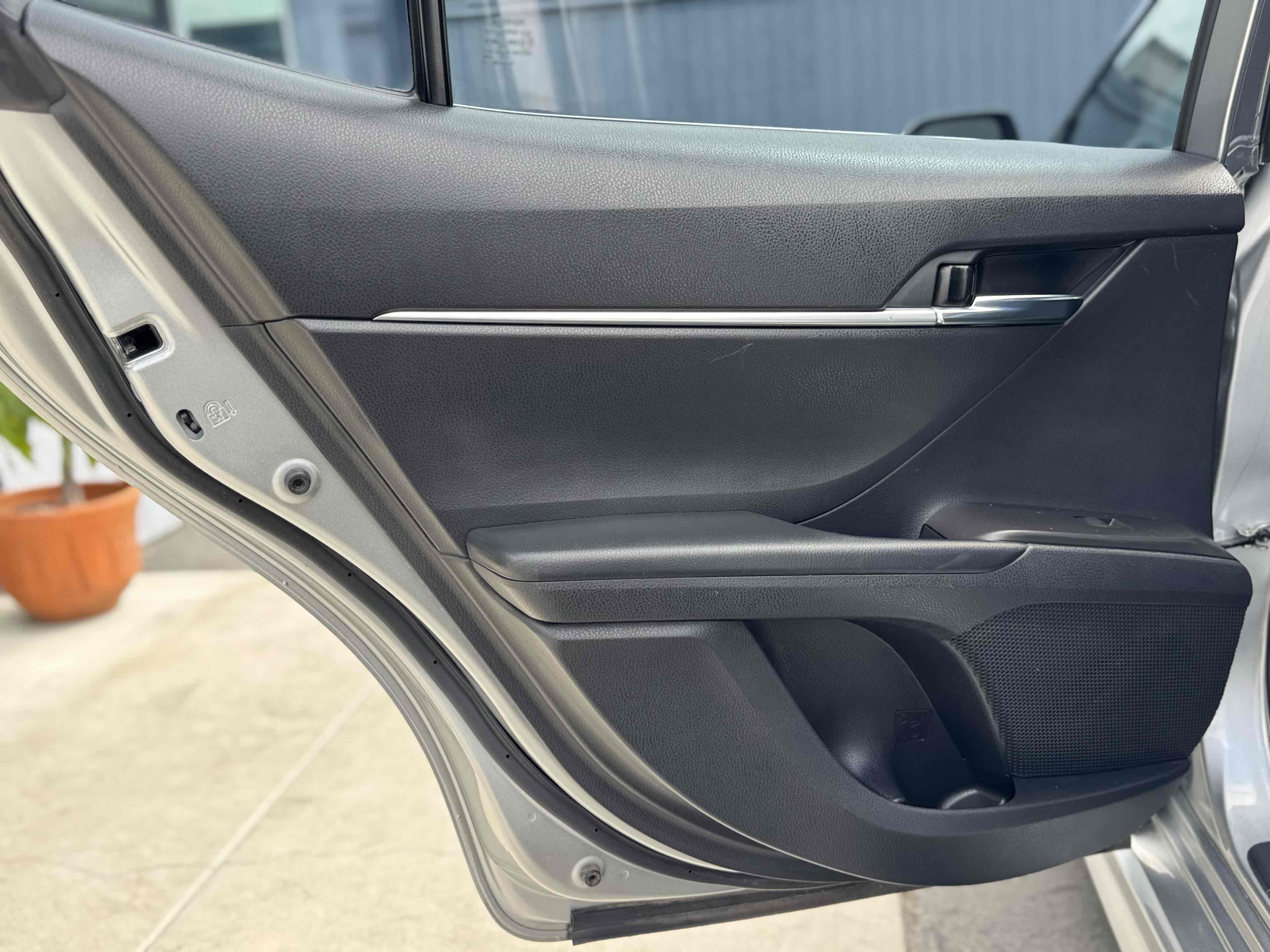 2021 Toyota Camry SE photo 27