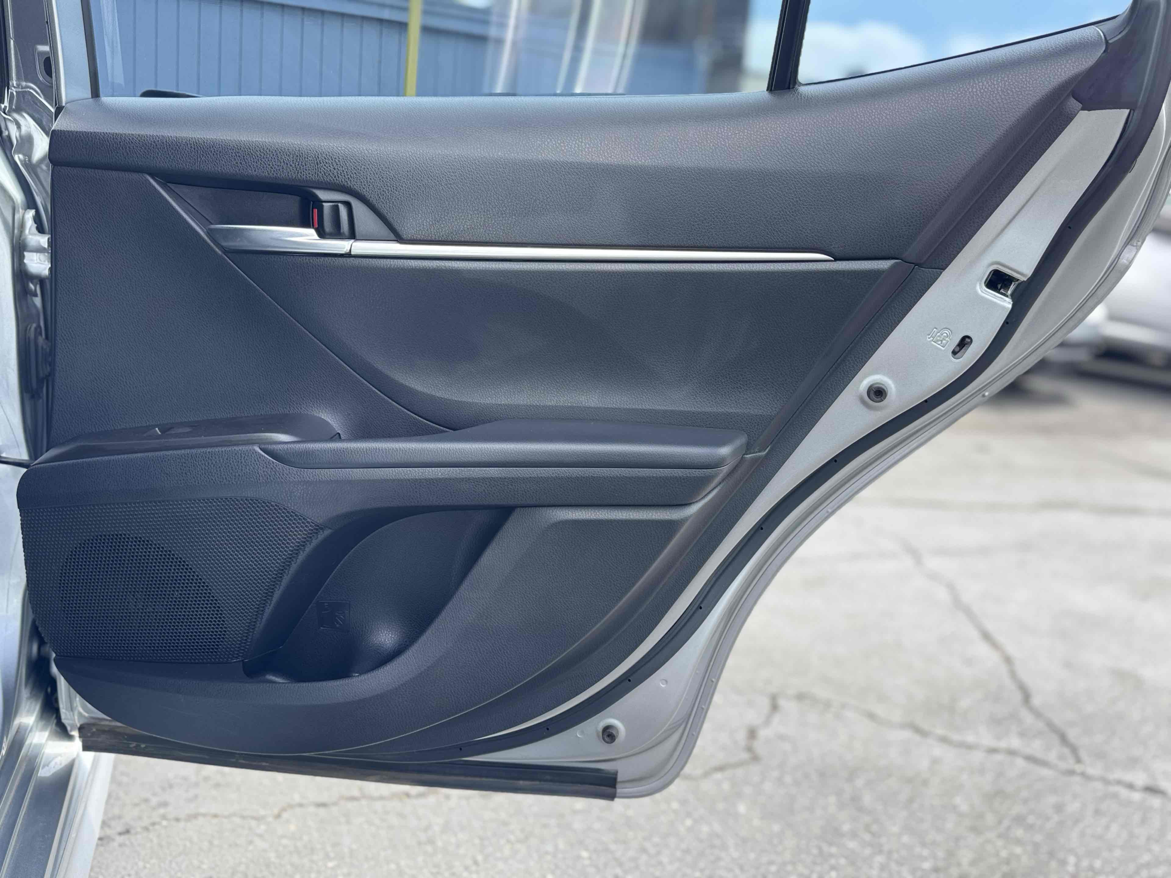2021 Toyota Camry SE photo 28