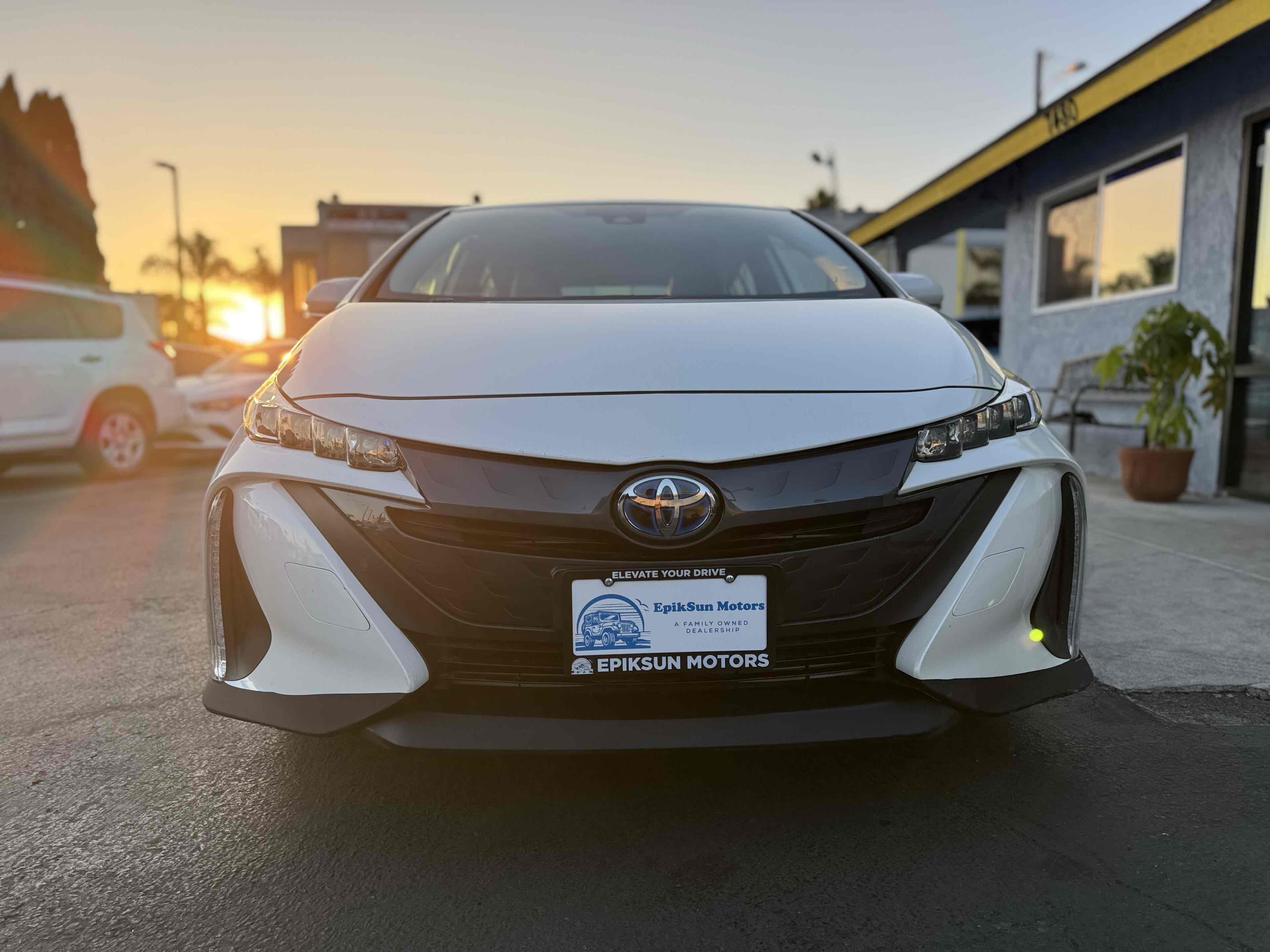 2020 Toyota Prius Prime XLE photo 2