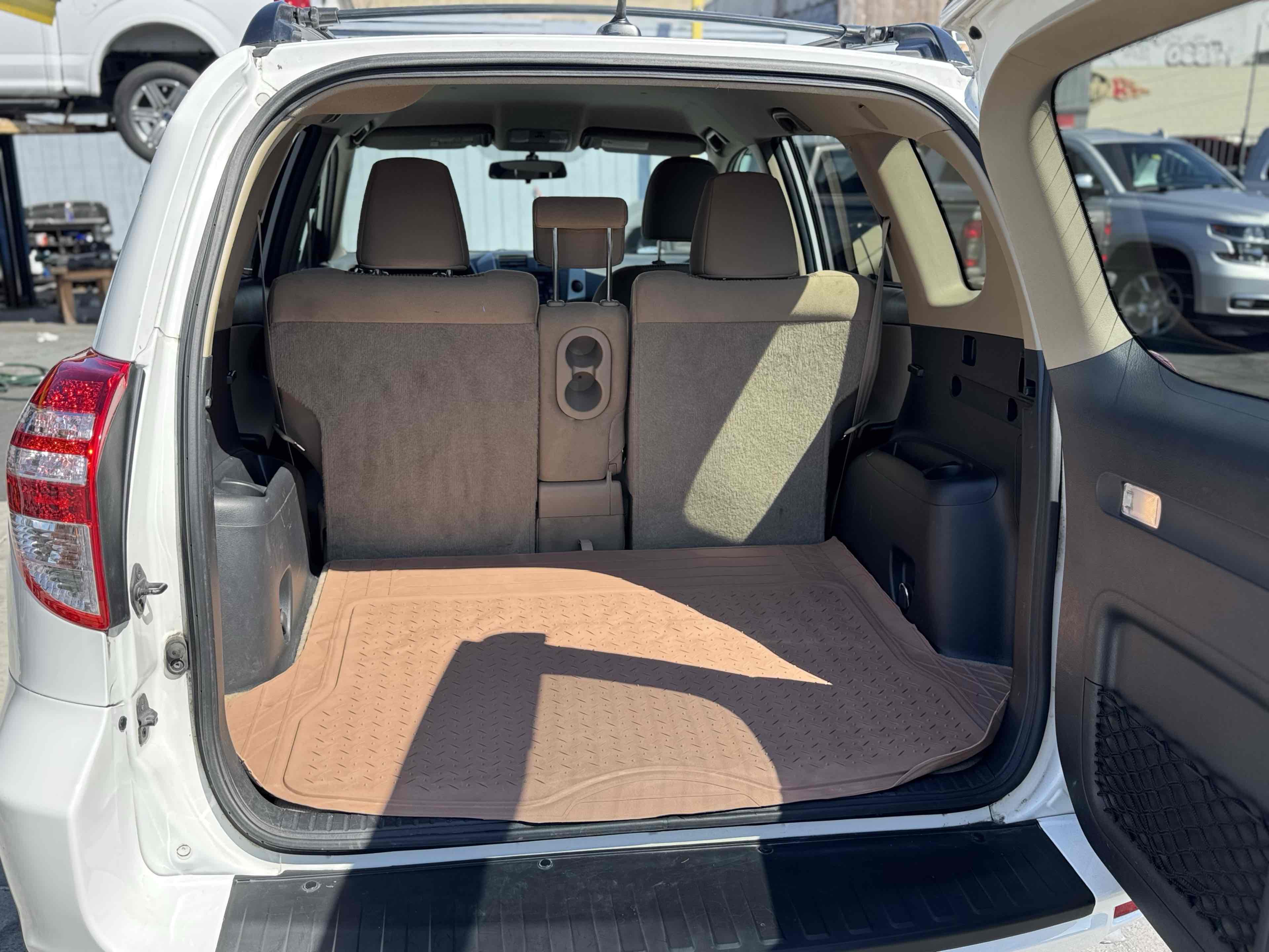 2012 Toyota RAV4 photo 8