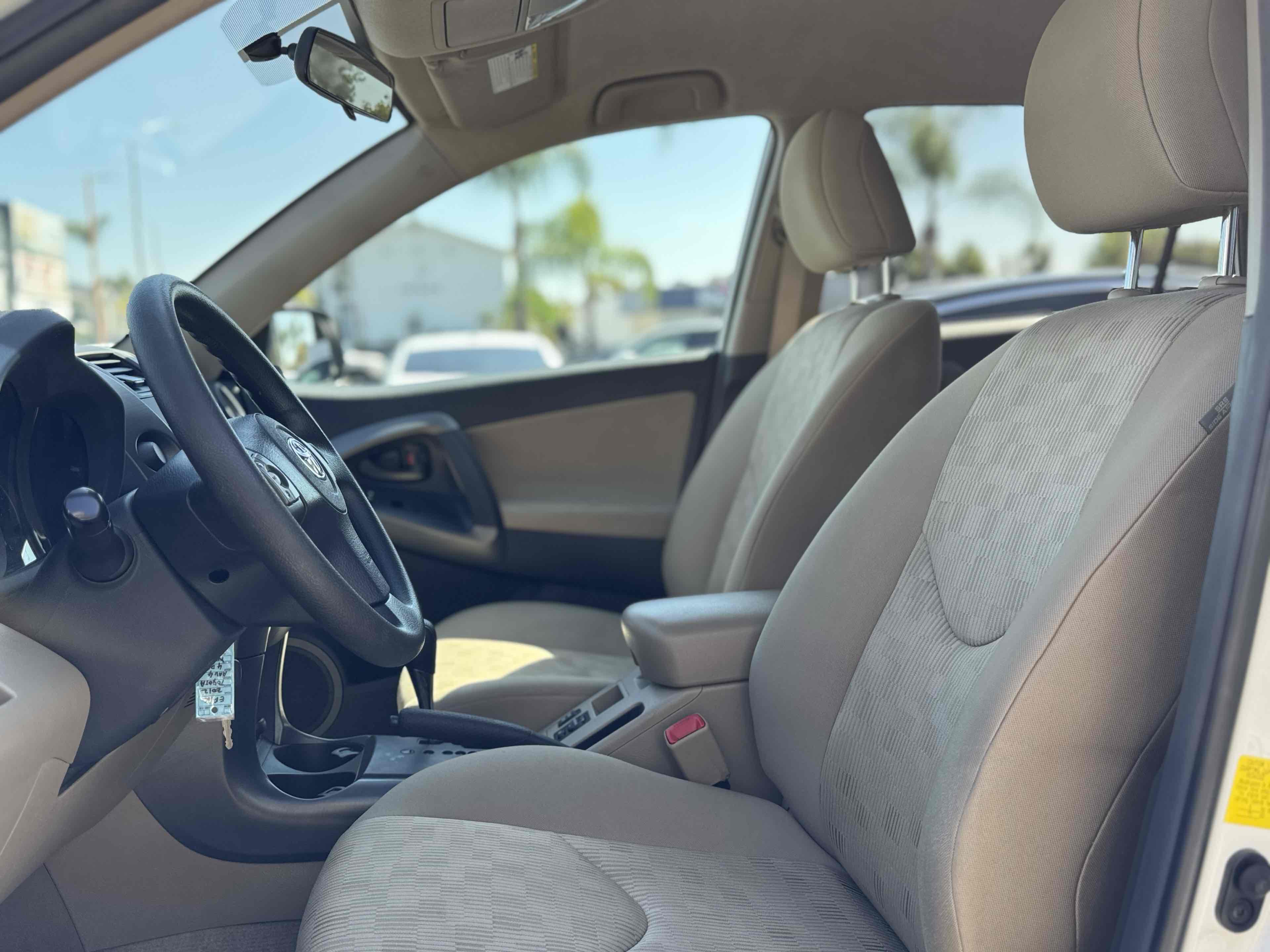 2012 Toyota RAV4 photo 12