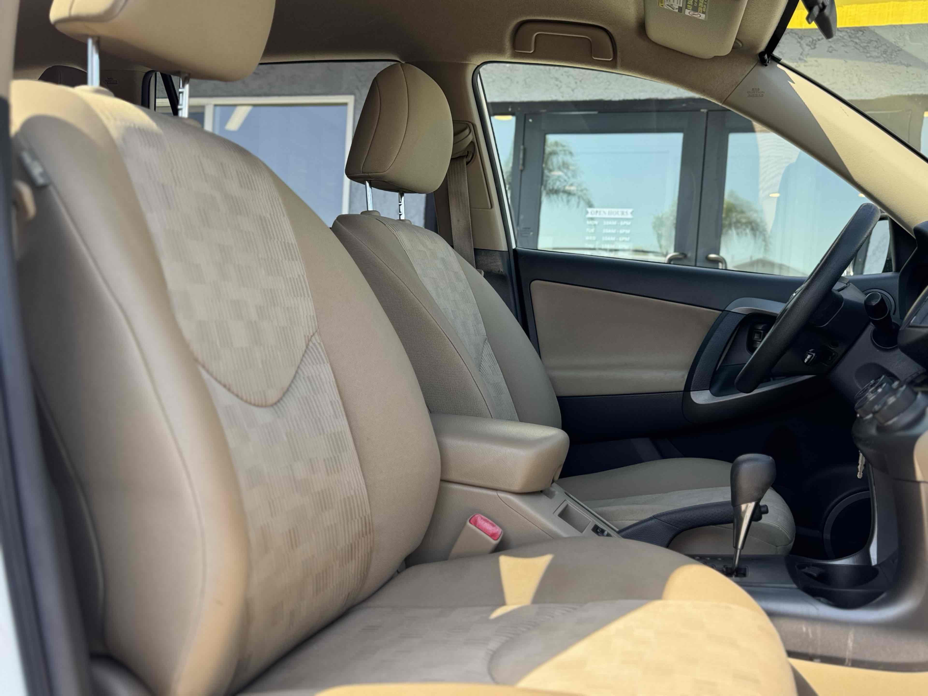 2012 Toyota RAV4 photo 16