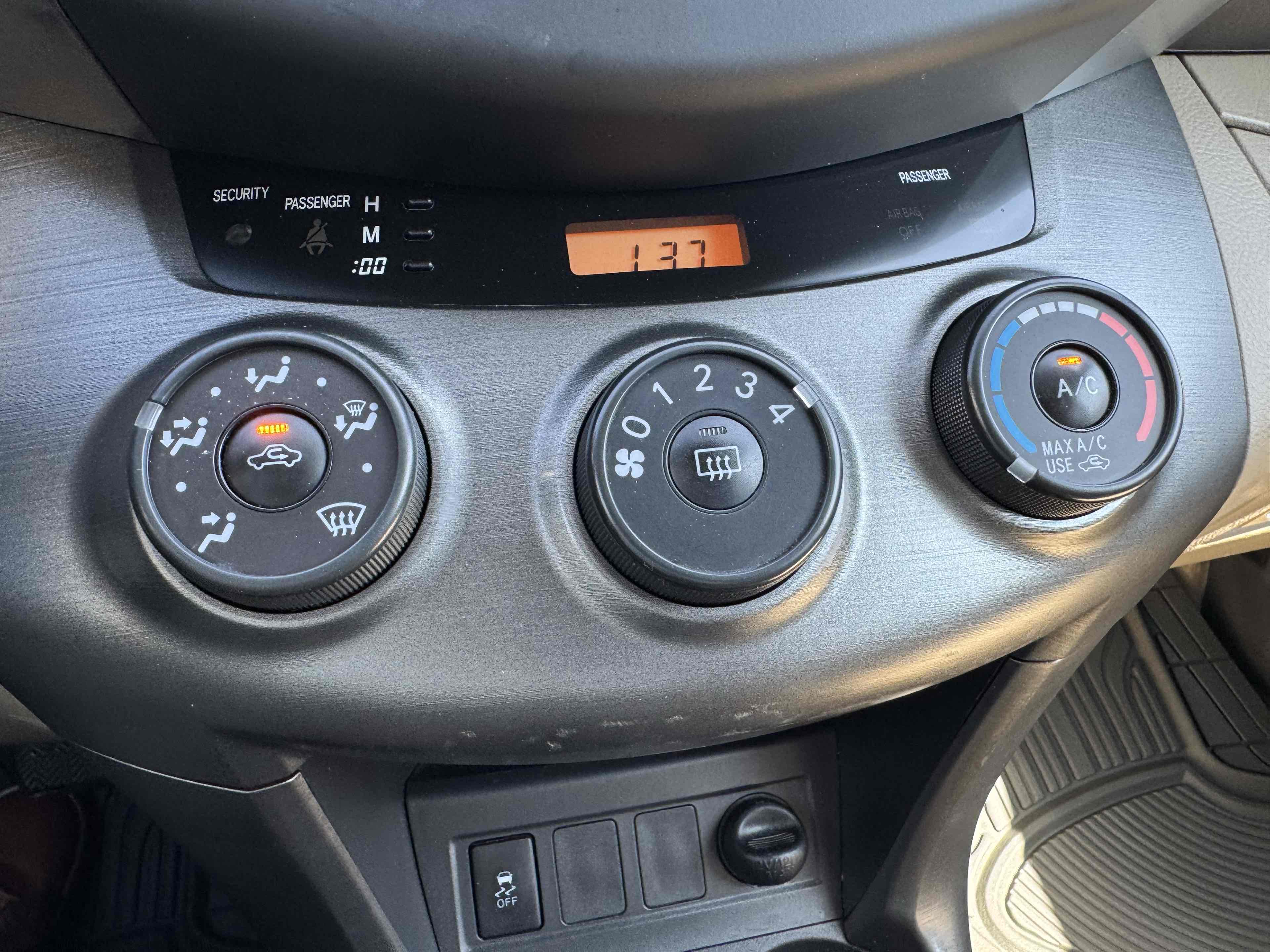 2012 Toyota RAV4 photo 22
