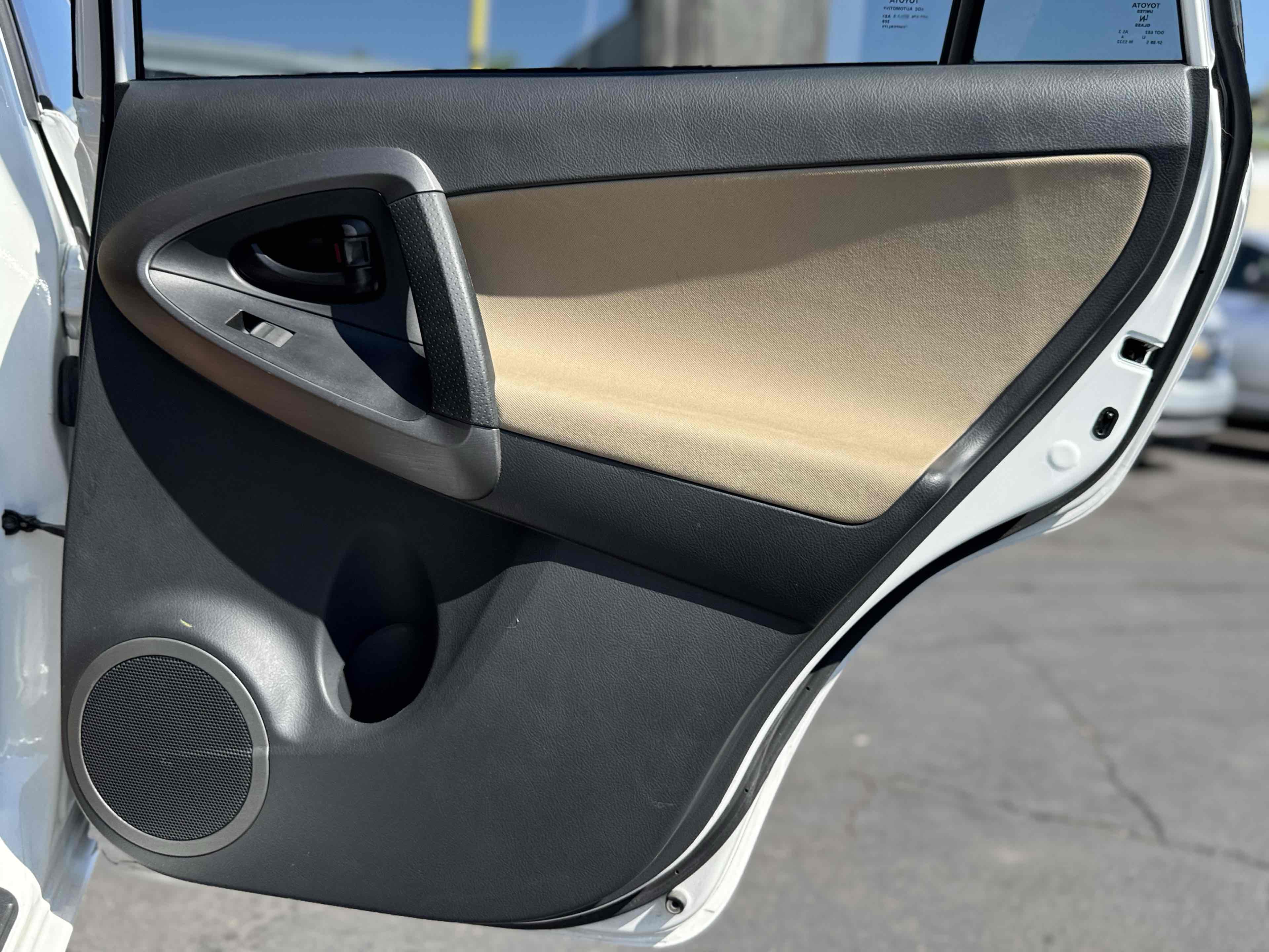 2012 Toyota RAV4 photo 32