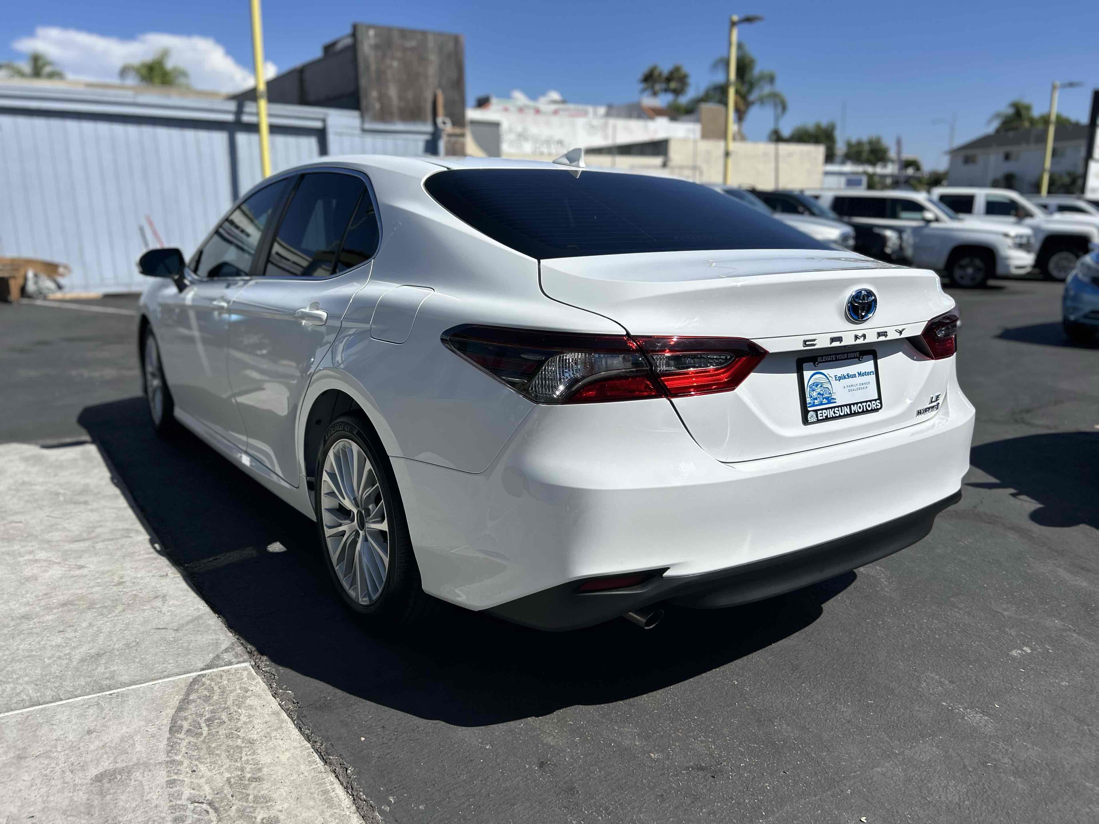 2023 Toyota Camry Hybrid LE photo 6