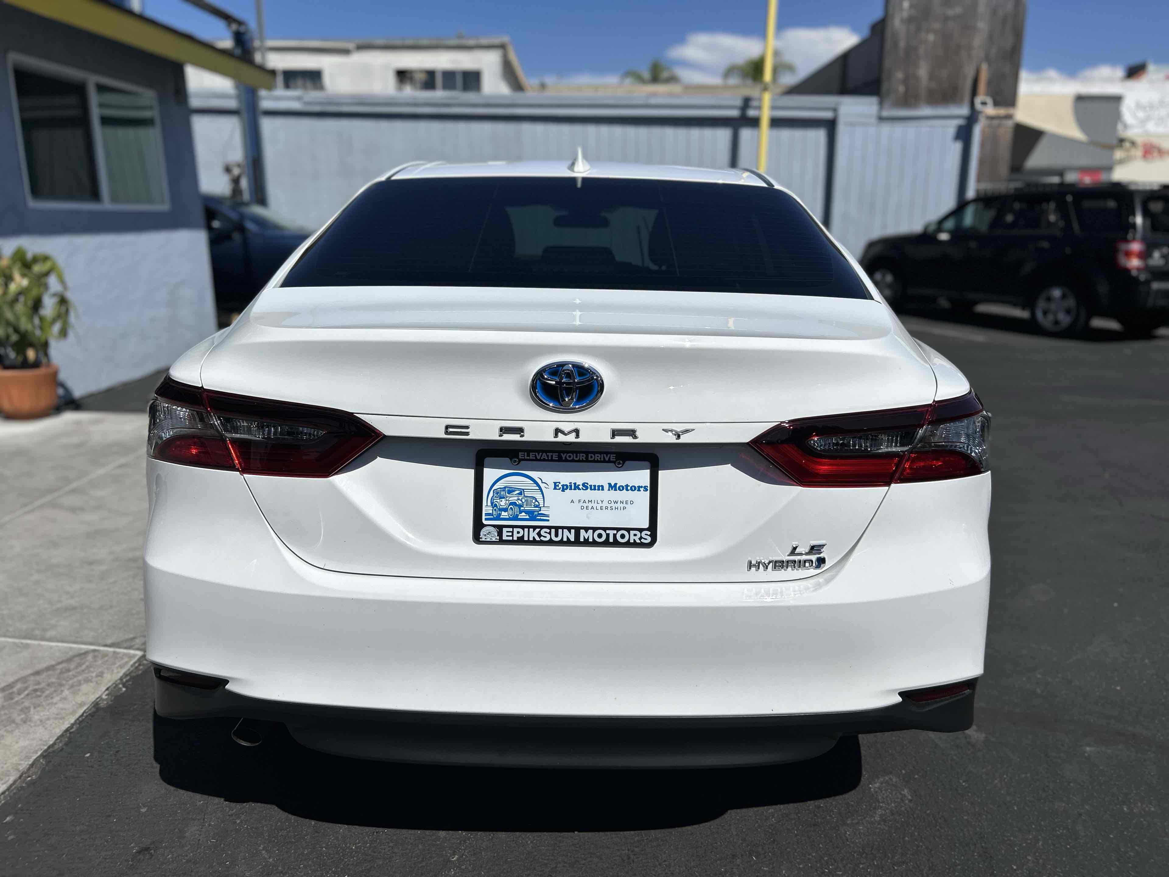 2023 Toyota Camry Hybrid LE photo 7