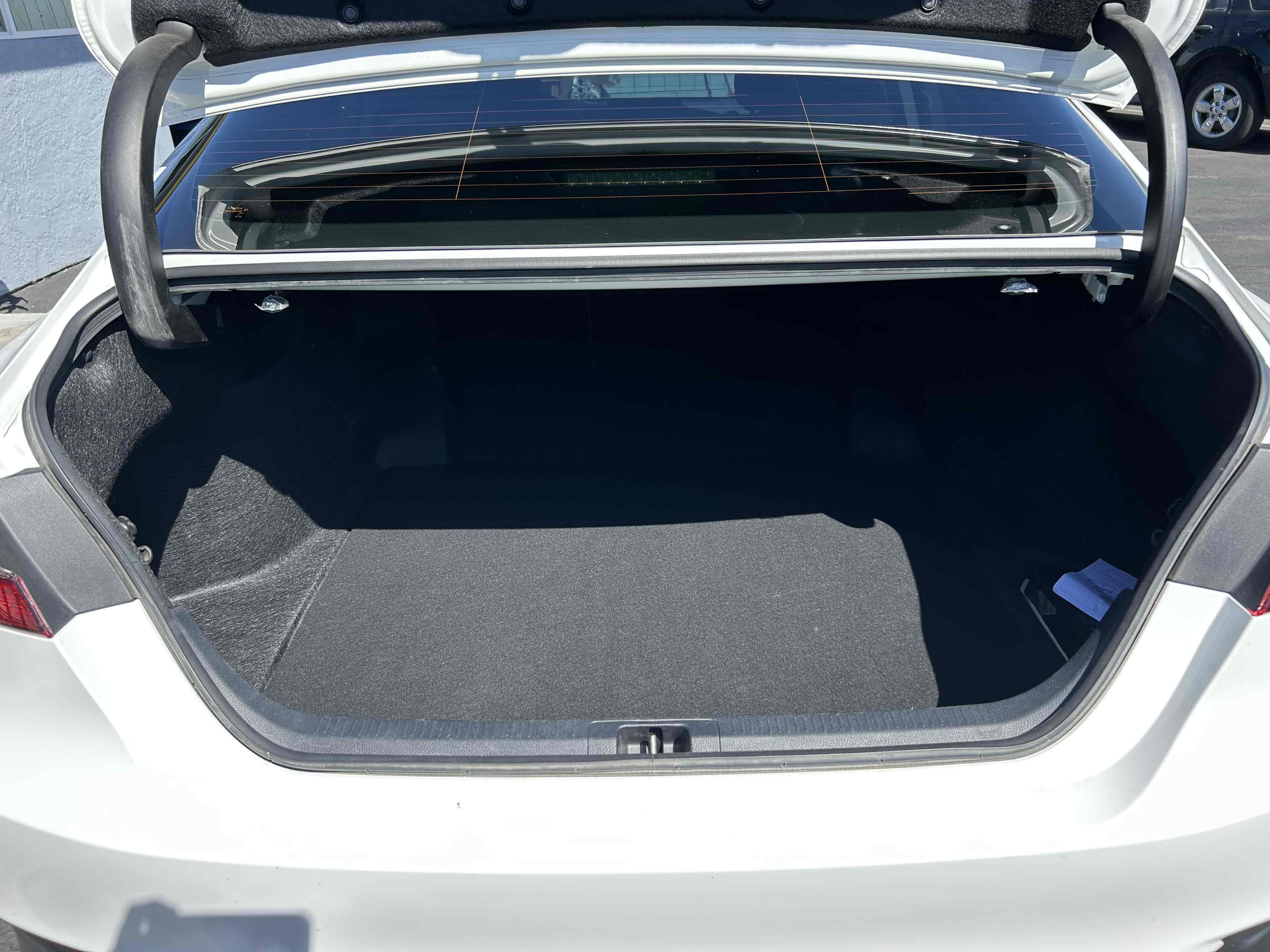2023 Toyota Camry Hybrid LE photo 8