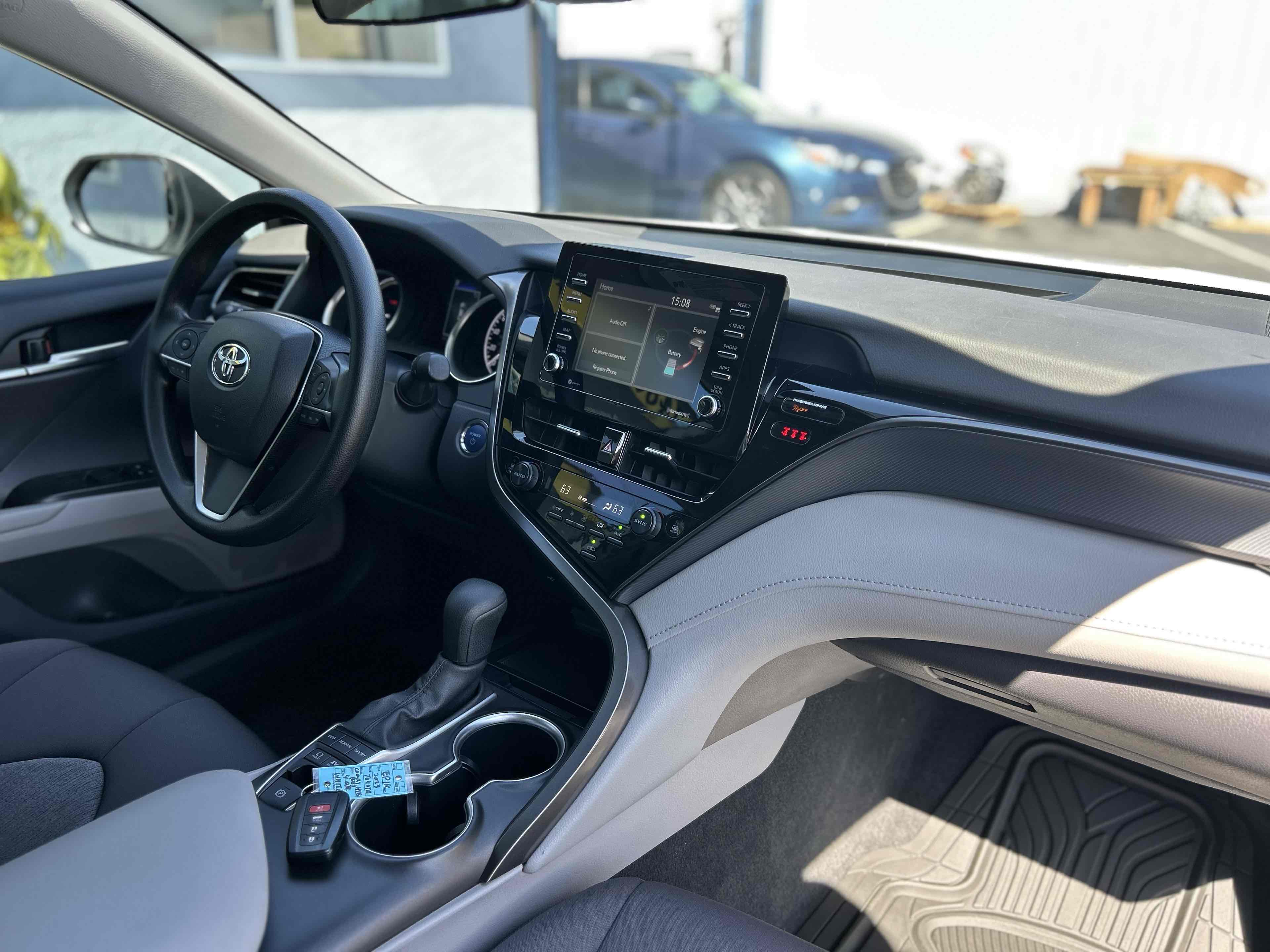 2023 Toyota Camry Hybrid LE photo 11