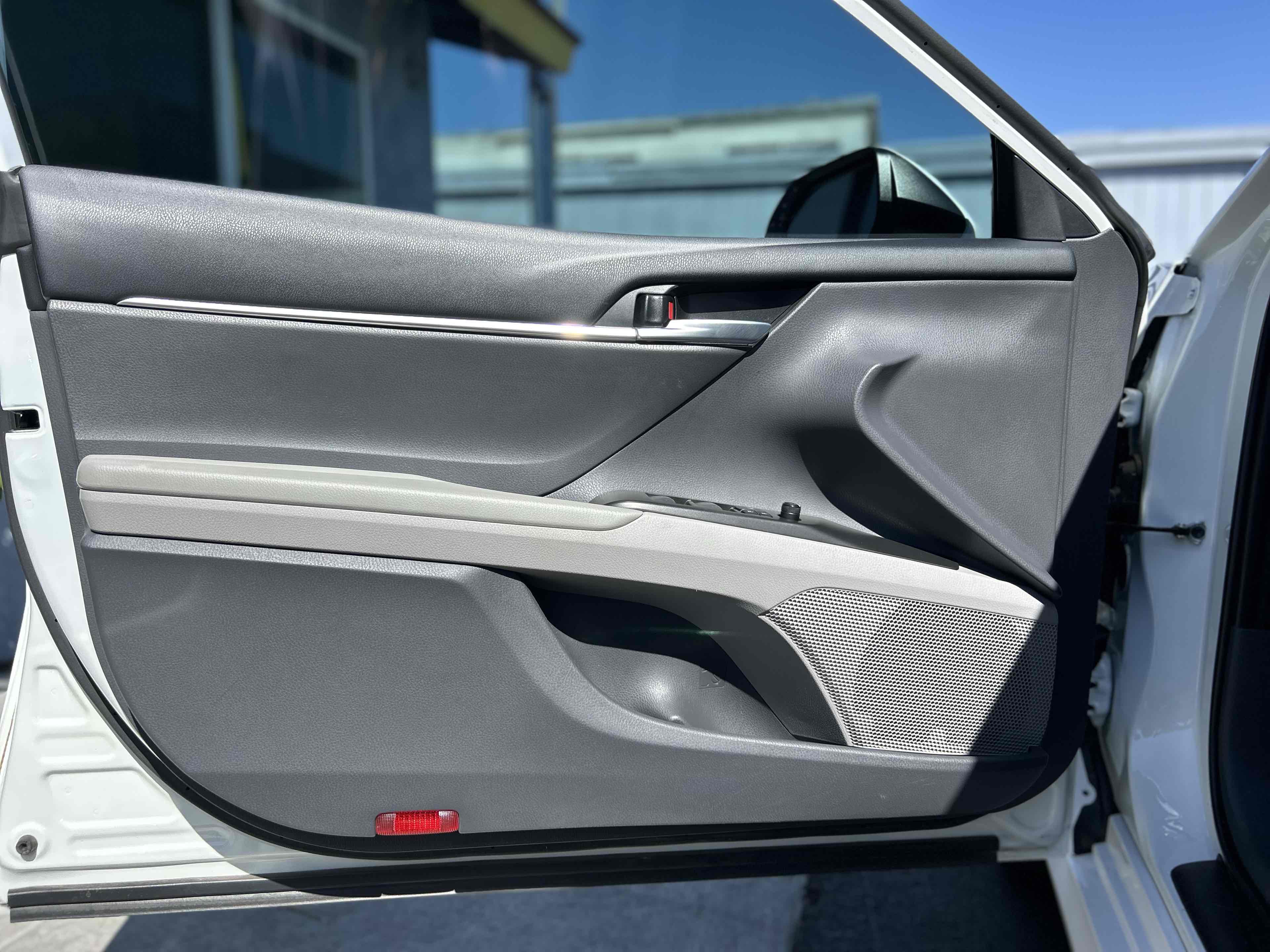 2023 Toyota Camry Hybrid LE photo 21